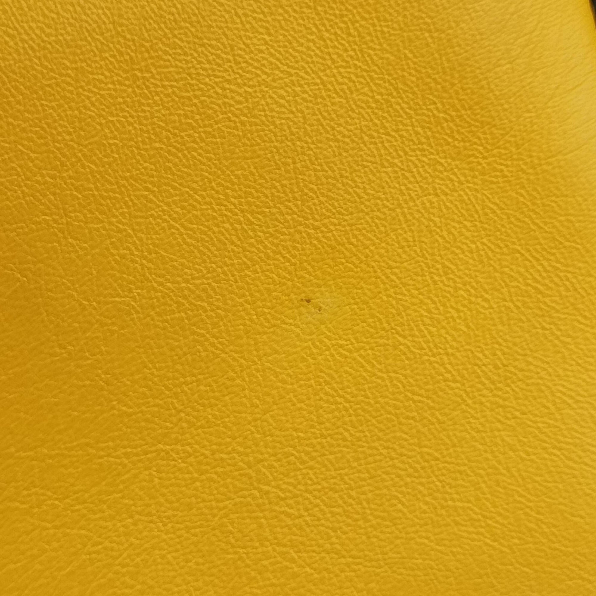 Pre-owned Fendi Flap Expand Yellow Leather 7M0299 shoulderbag | stylenewstar