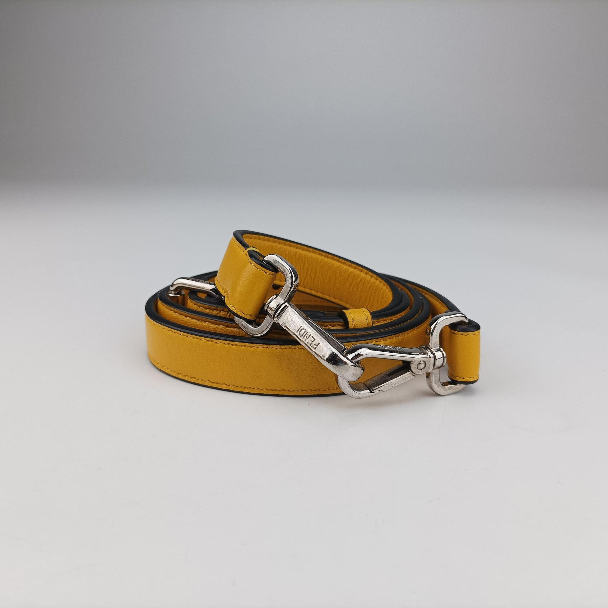 Pre-owned Fendi Flap Expand Yellow Leather 7M0299 shoulderbag | stylenewstar