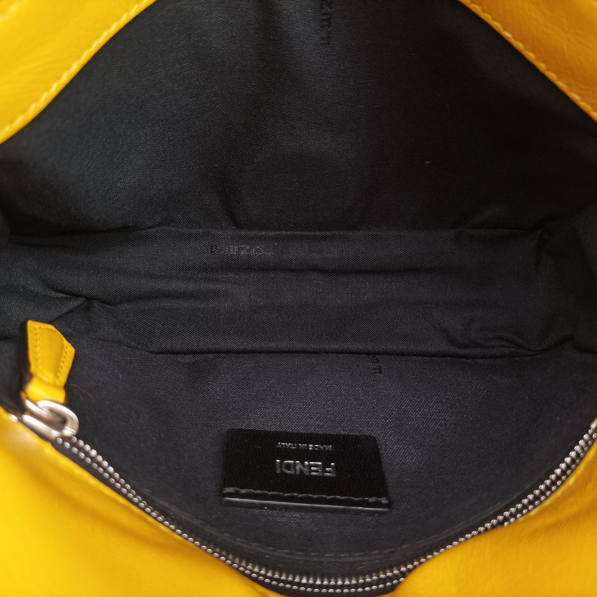 Pre-owned Fendi Flap Expand Yellow Leather 7M0299 shoulderbag | stylenewstar