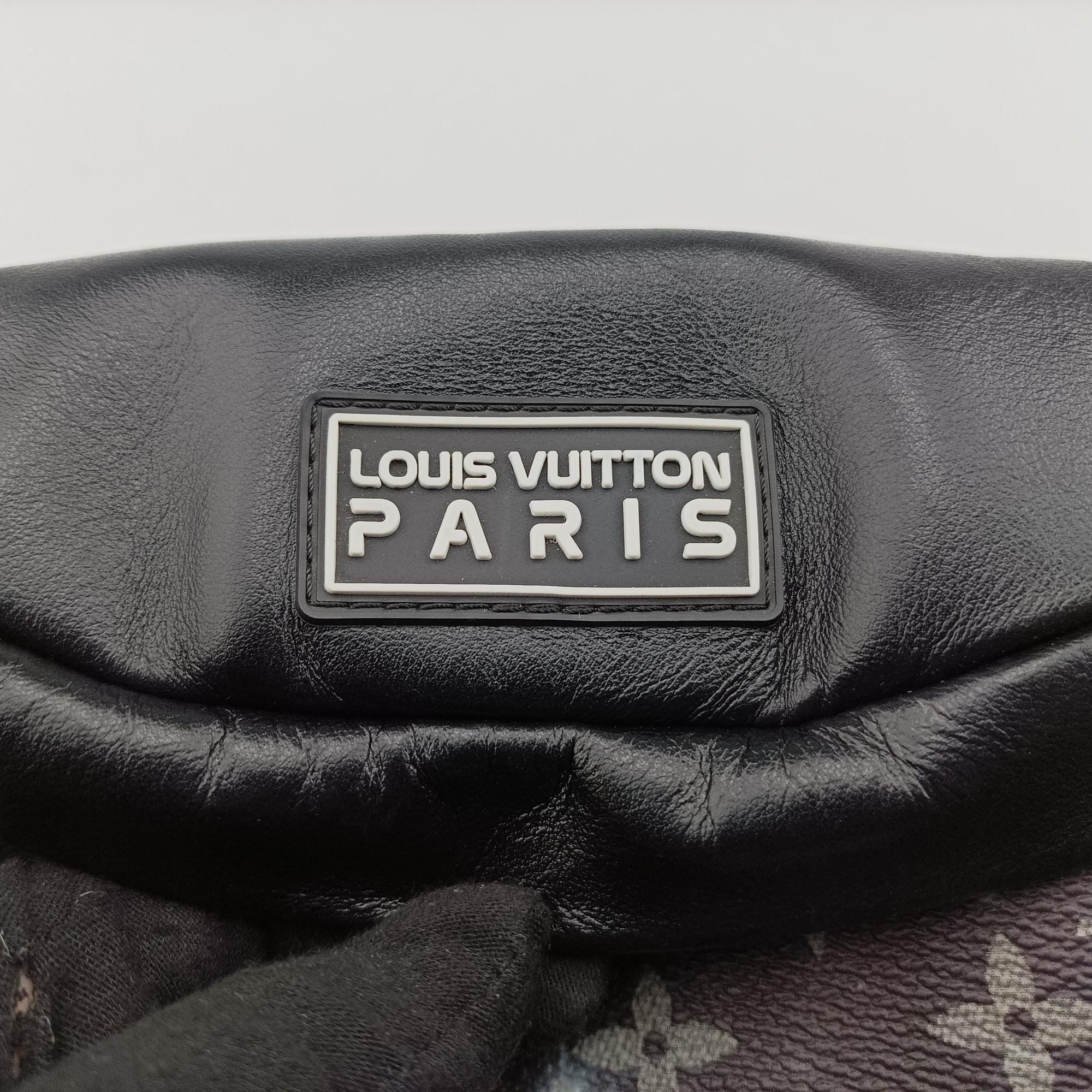 Pre-owned Louis Vuitton Discovery Black×multicolor Monogram Galaxy M44444 bum bag/waist bag | stylenewstar