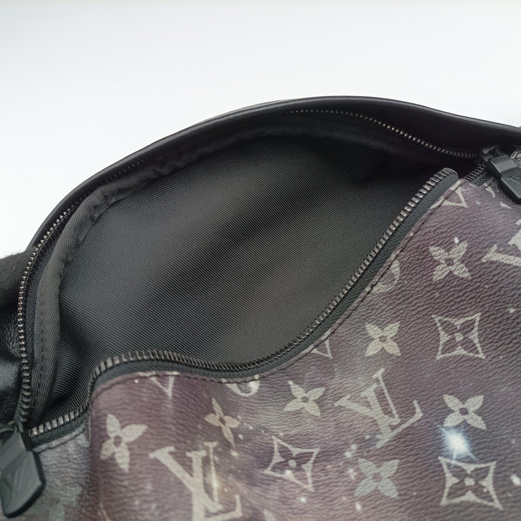 Pre-owned Louis Vuitton Discovery Black×multicolor Monogram Galaxy M44444 bum bag/waist bag | stylenewstar
