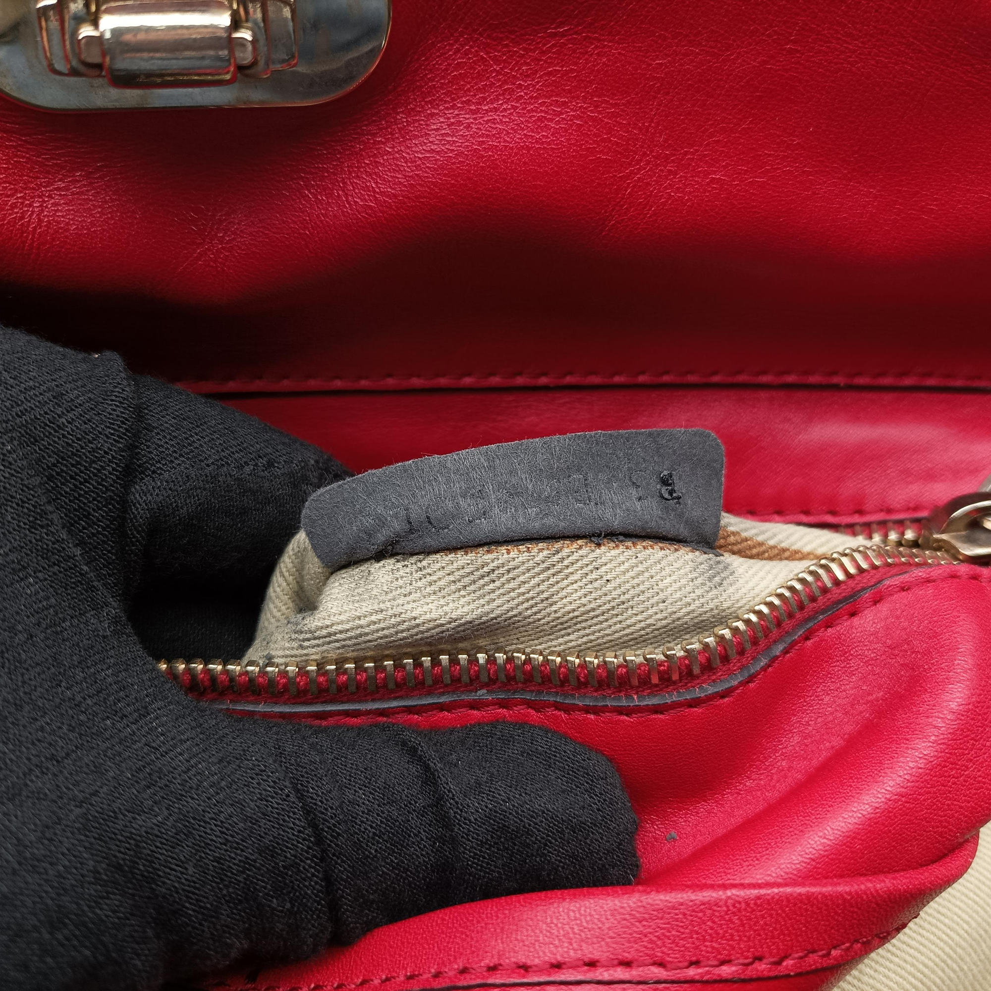 Pre-owned Valentino Rockstud Red Leather  shoulderbag | stylenewstar