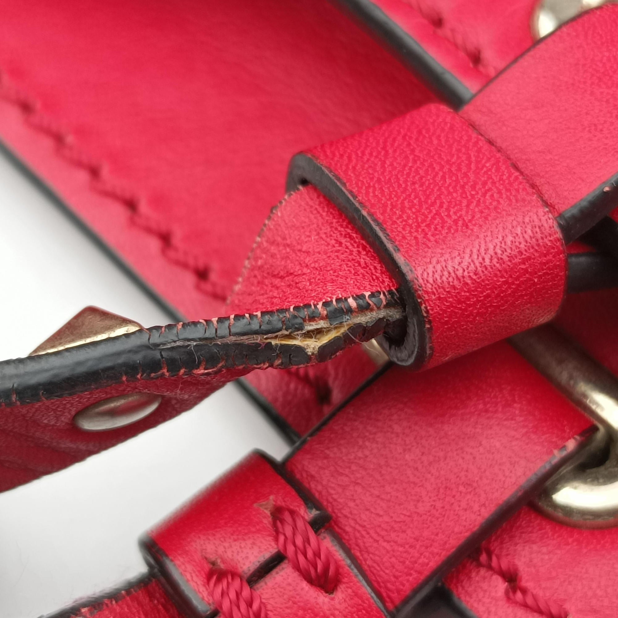 Pre-owned Valentino Rockstud Red Leather  shoulderbag | stylenewstar