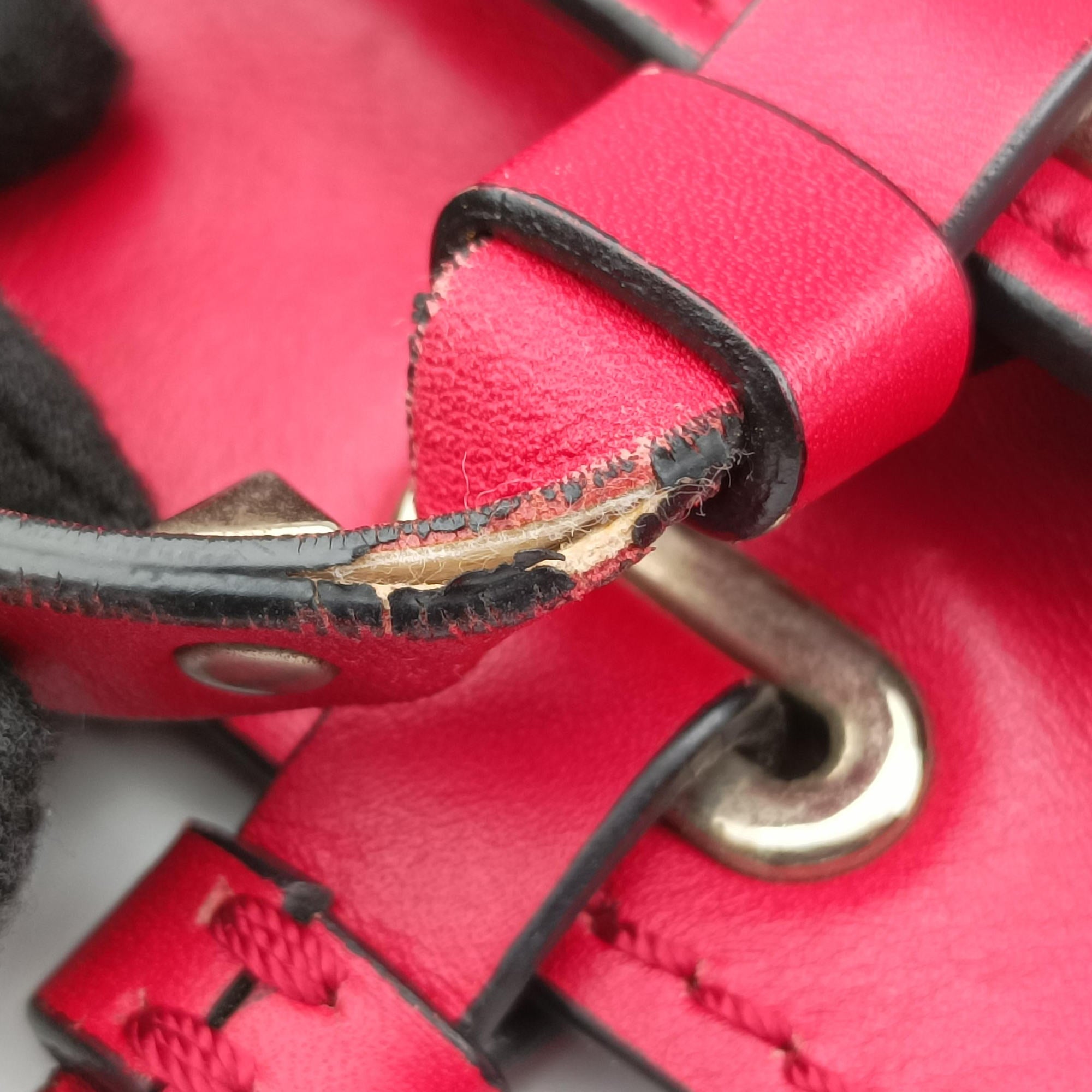 Pre-owned Valentino Rockstud Red Leather  shoulderbag | stylenewstar