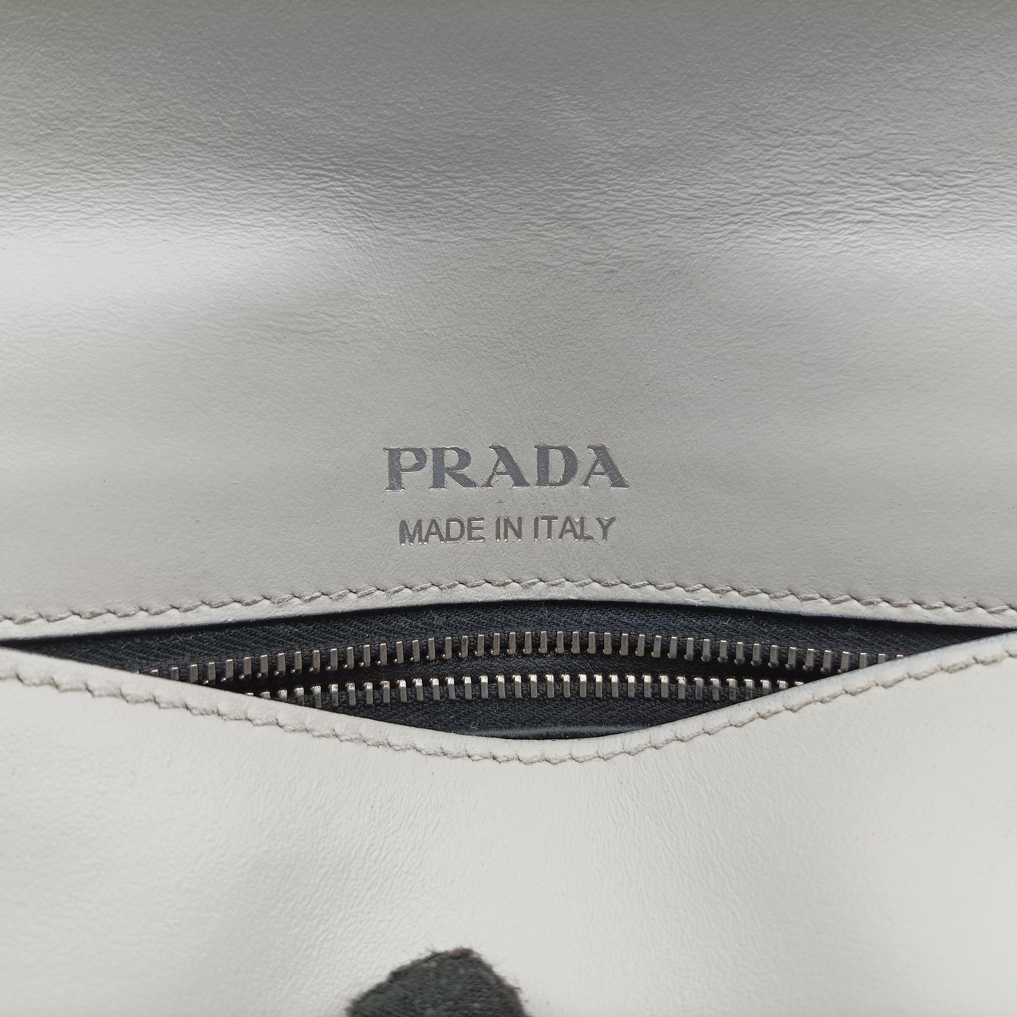 Vintage Prada Manuelle White Leather  handbag | stylenewstar