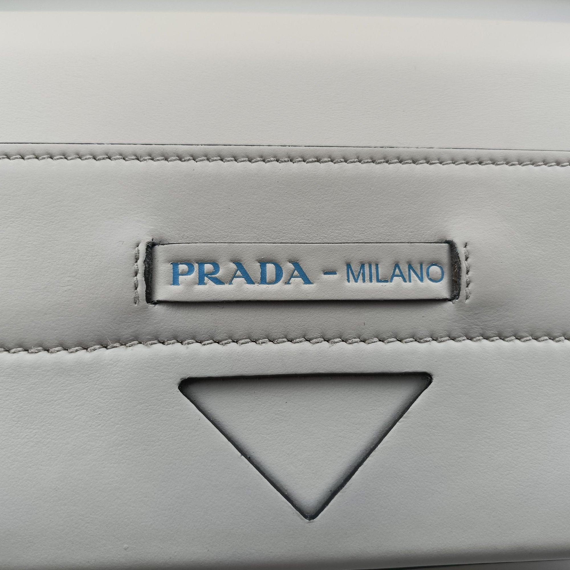 Vintage Prada Manuelle White Leather  handbag | stylenewstar