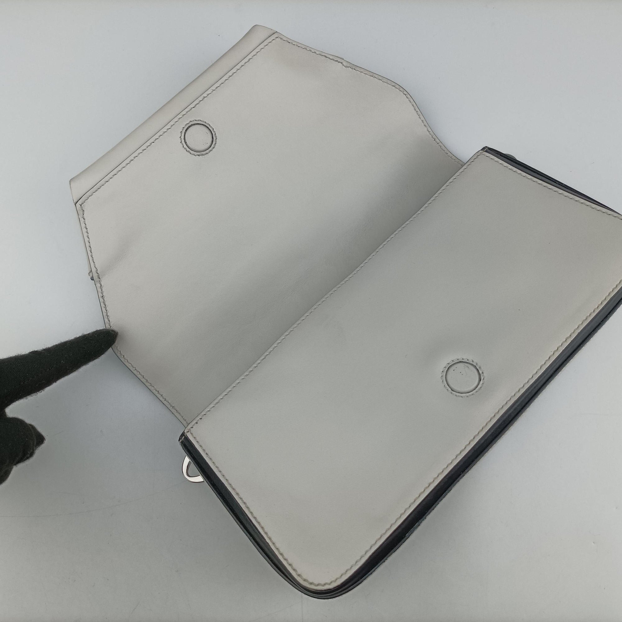 Vintage Prada Manuelle White Leather  handbag | stylenewstar