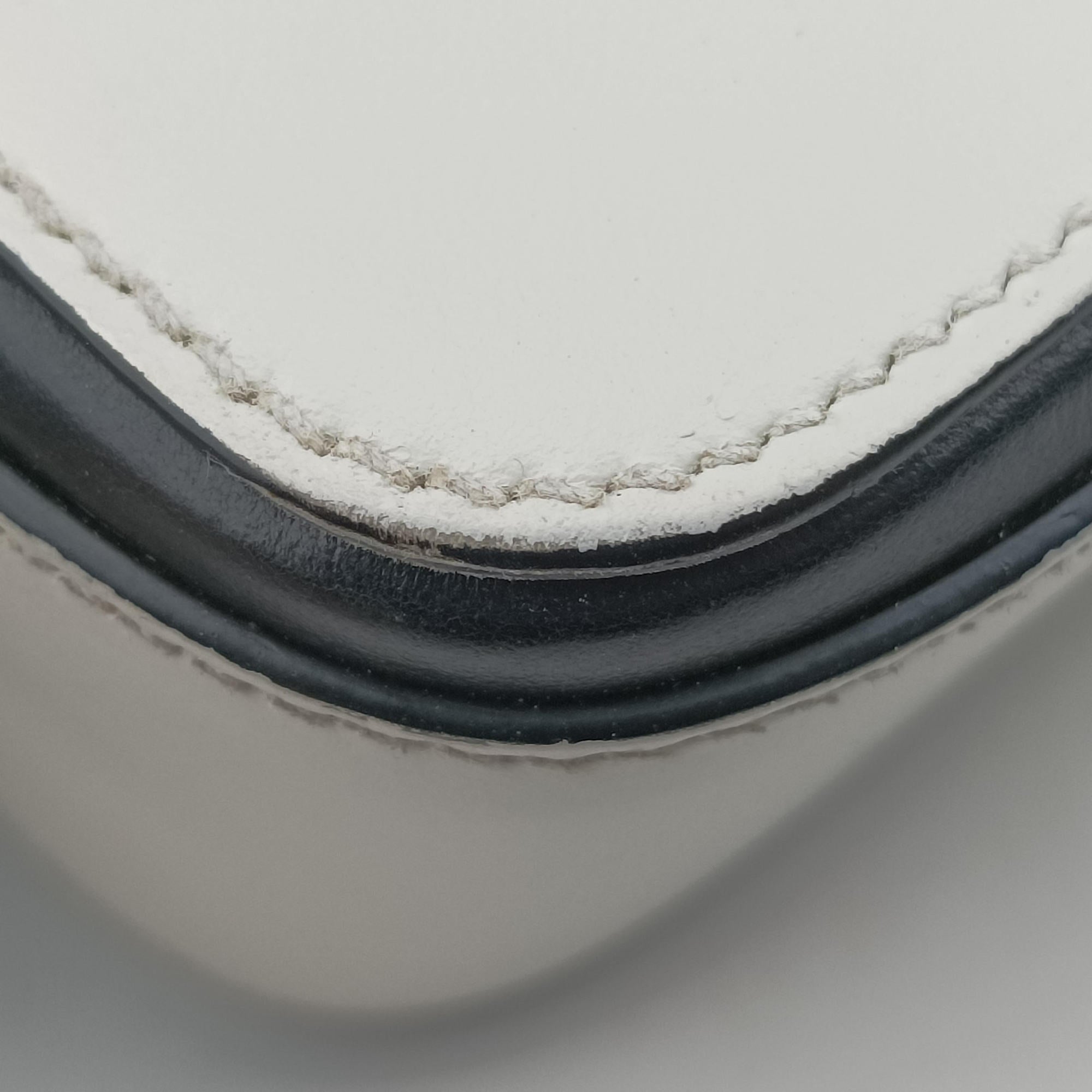 Vintage Prada Manuelle White Leather  handbag | stylenewstar