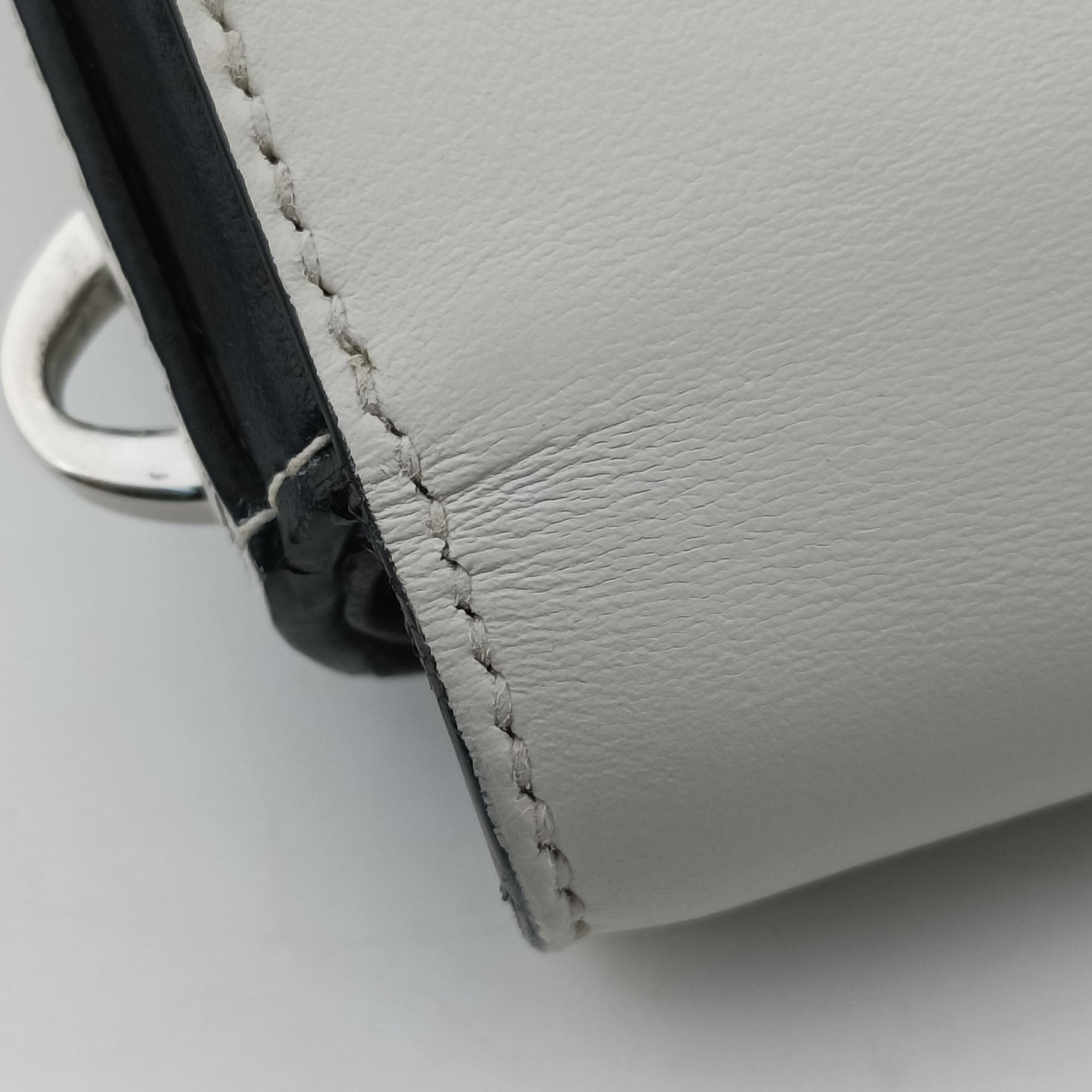 Vintage Prada Manuelle White Leather  handbag | stylenewstar