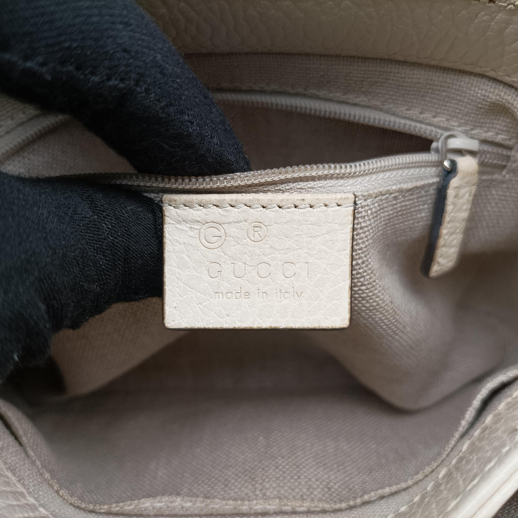 Pre-owned Gucci Interlocking G White Leather 607720 shoulderbag | stylenewstar