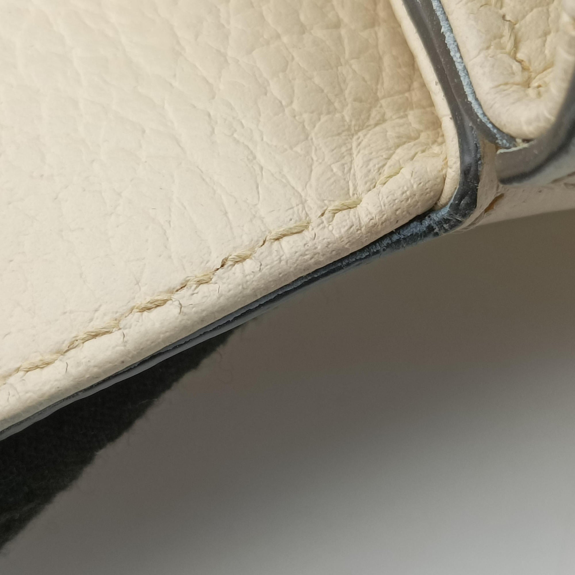 Pre-owned Gucci Interlocking G White Leather 607720 shoulderbag | stylenewstar