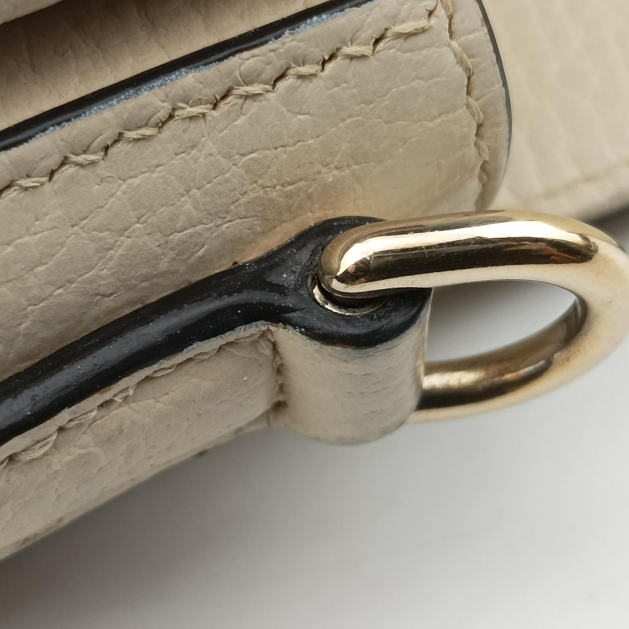 Pre-owned Gucci Interlocking G White Leather 607720 shoulderbag | stylenewstar
