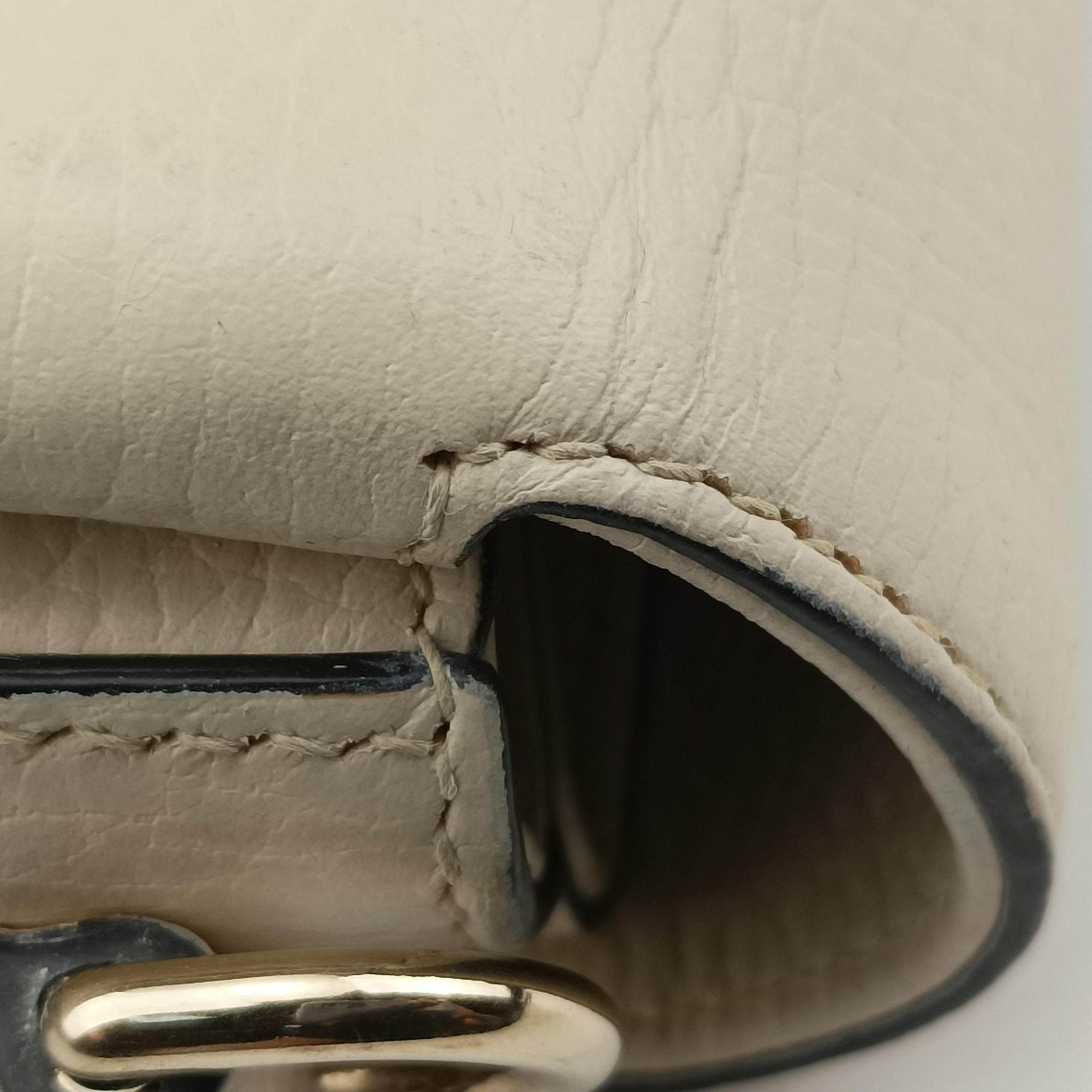 Pre-owned Gucci Interlocking G White Leather 607720 shoulderbag | stylenewstar