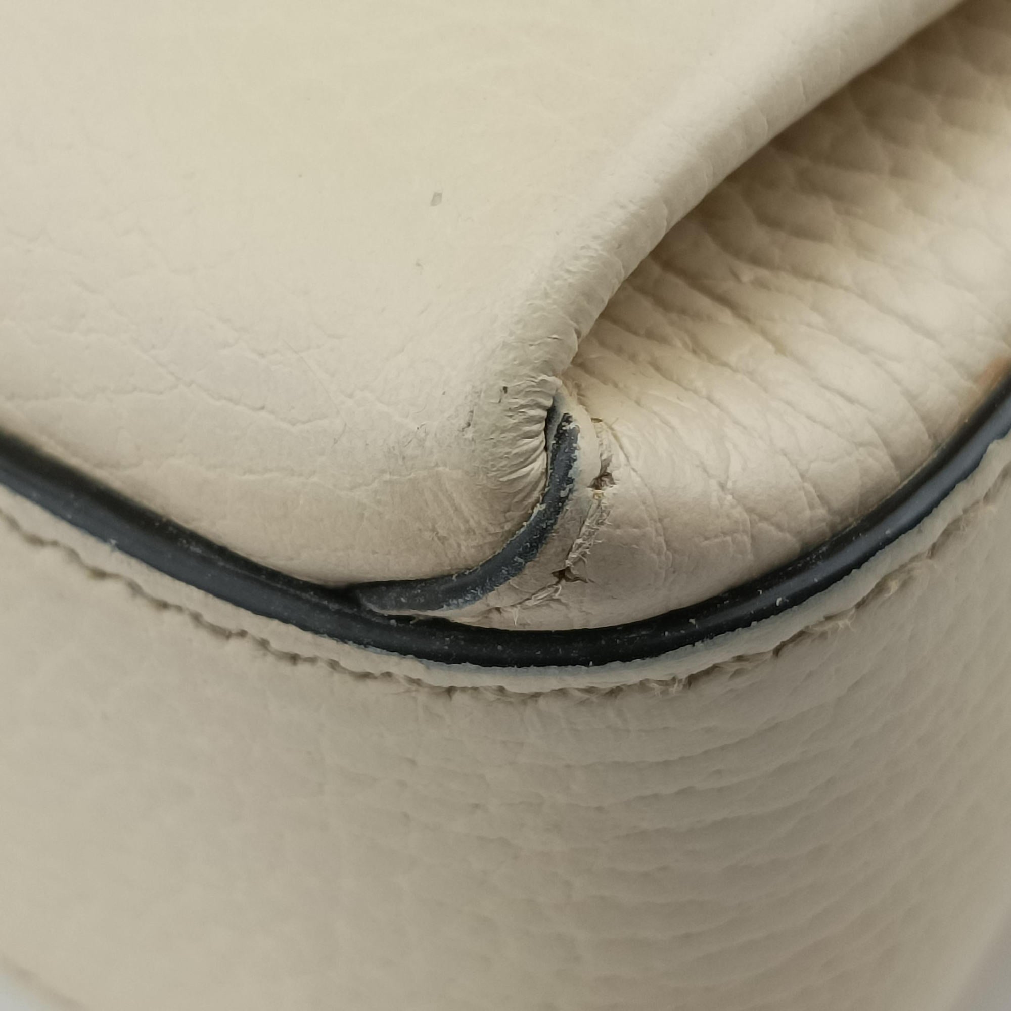 Pre-owned Gucci Interlocking G White Leather 607720 shoulderbag | stylenewstar