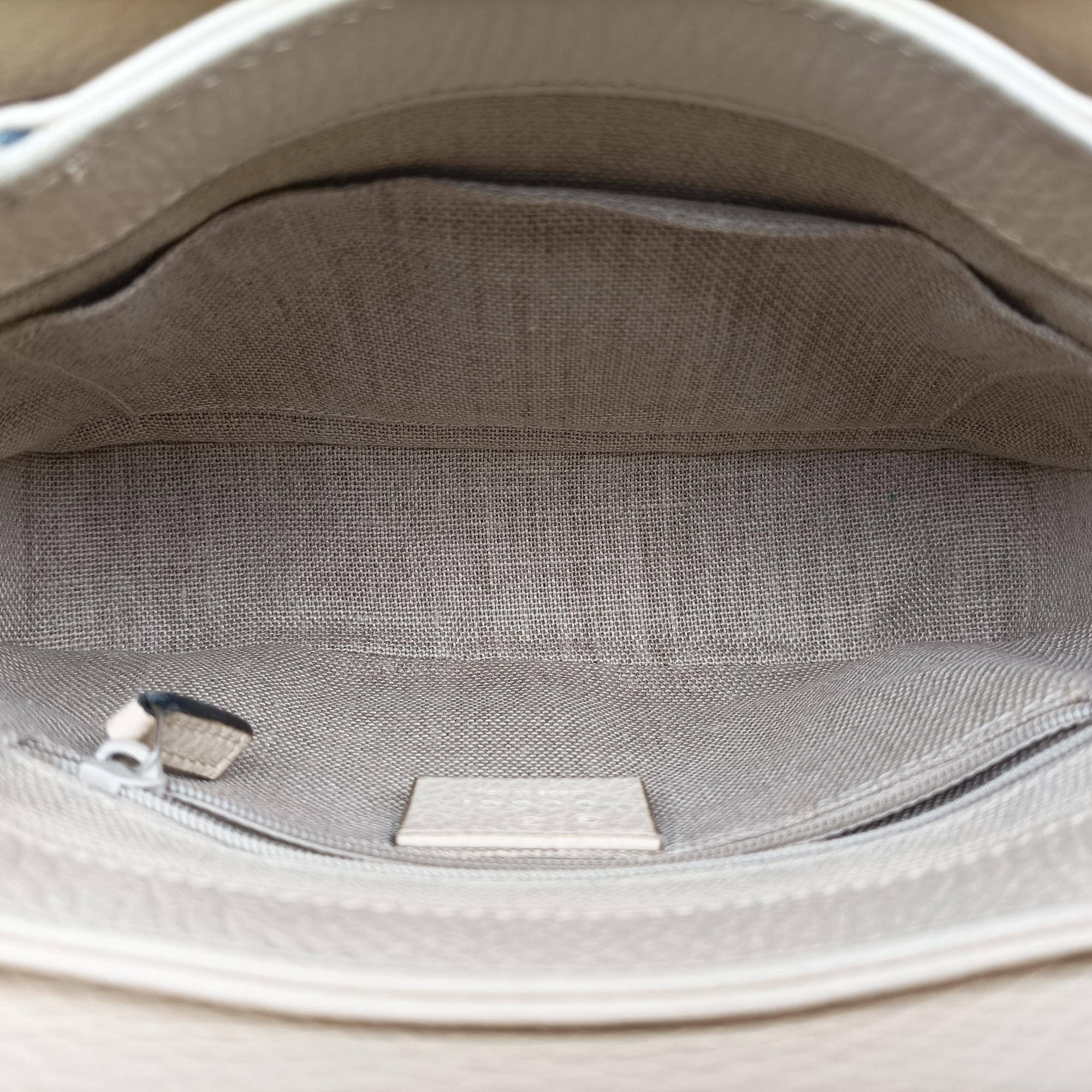 Pre-owned Gucci Interlocking G White Leather 607720 shoulderbag | stylenewstar