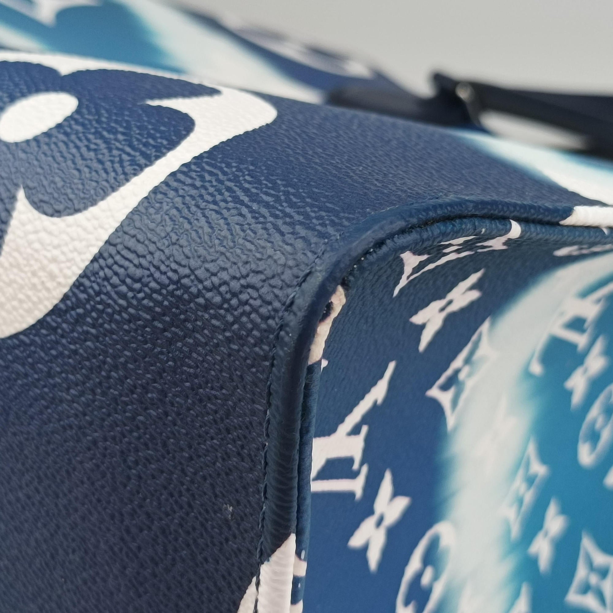 Pre-owned Louis Vuitton LV ESCALE OnTheGo GM Blue Monogram Giant M45120 shoulderbag | stylenewstar