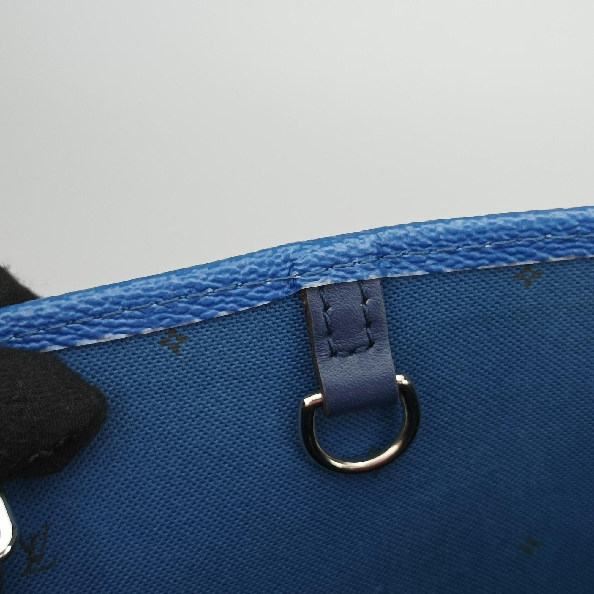 Pre-owned Louis Vuitton LV ESCALE OnTheGo GM Blue Monogram Giant M45120 shoulderbag | stylenewstar