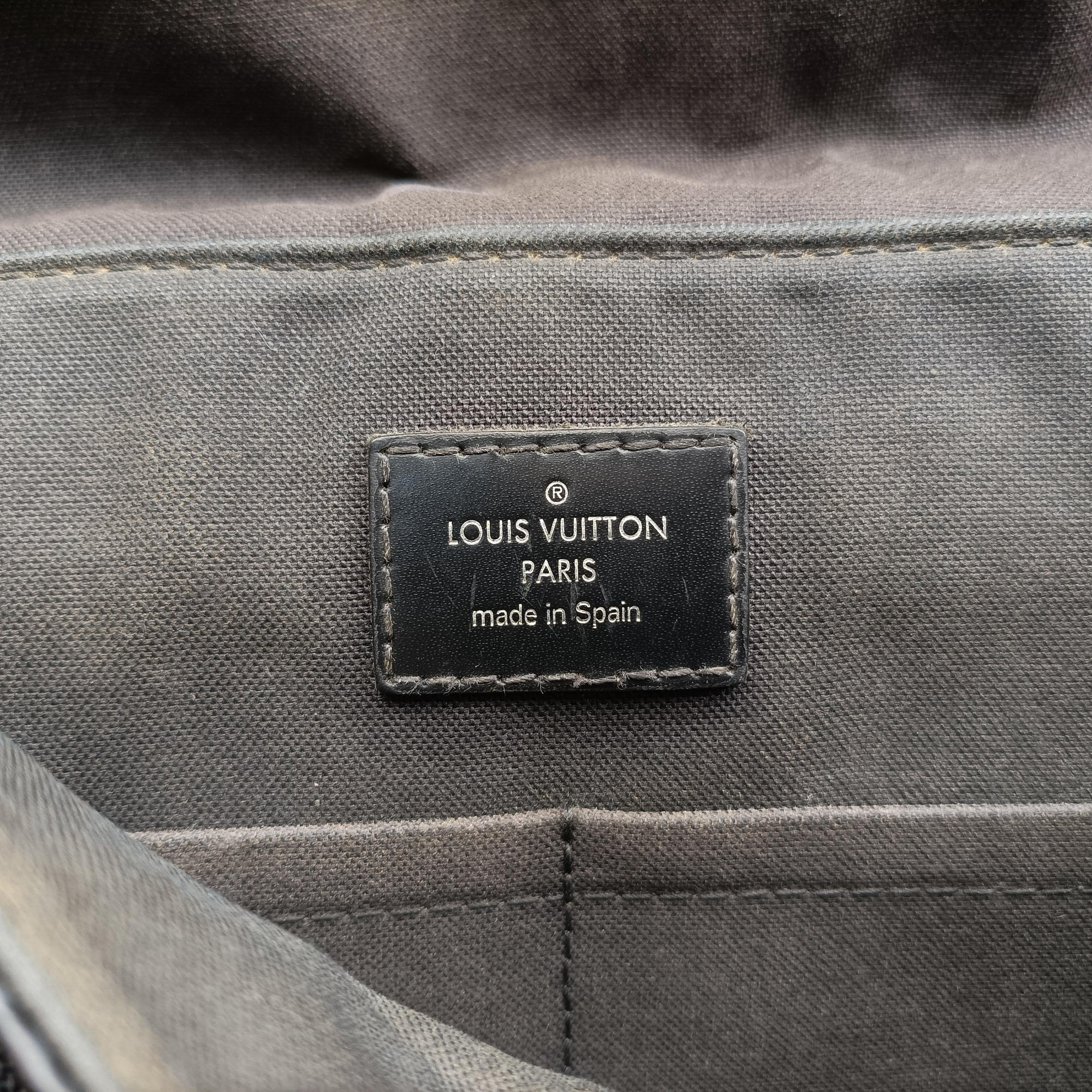 Vintage Louis Vuitton DISTRICT PM Noir Damier GRAPHITE N41714 shoulderbag | stylenewstar
