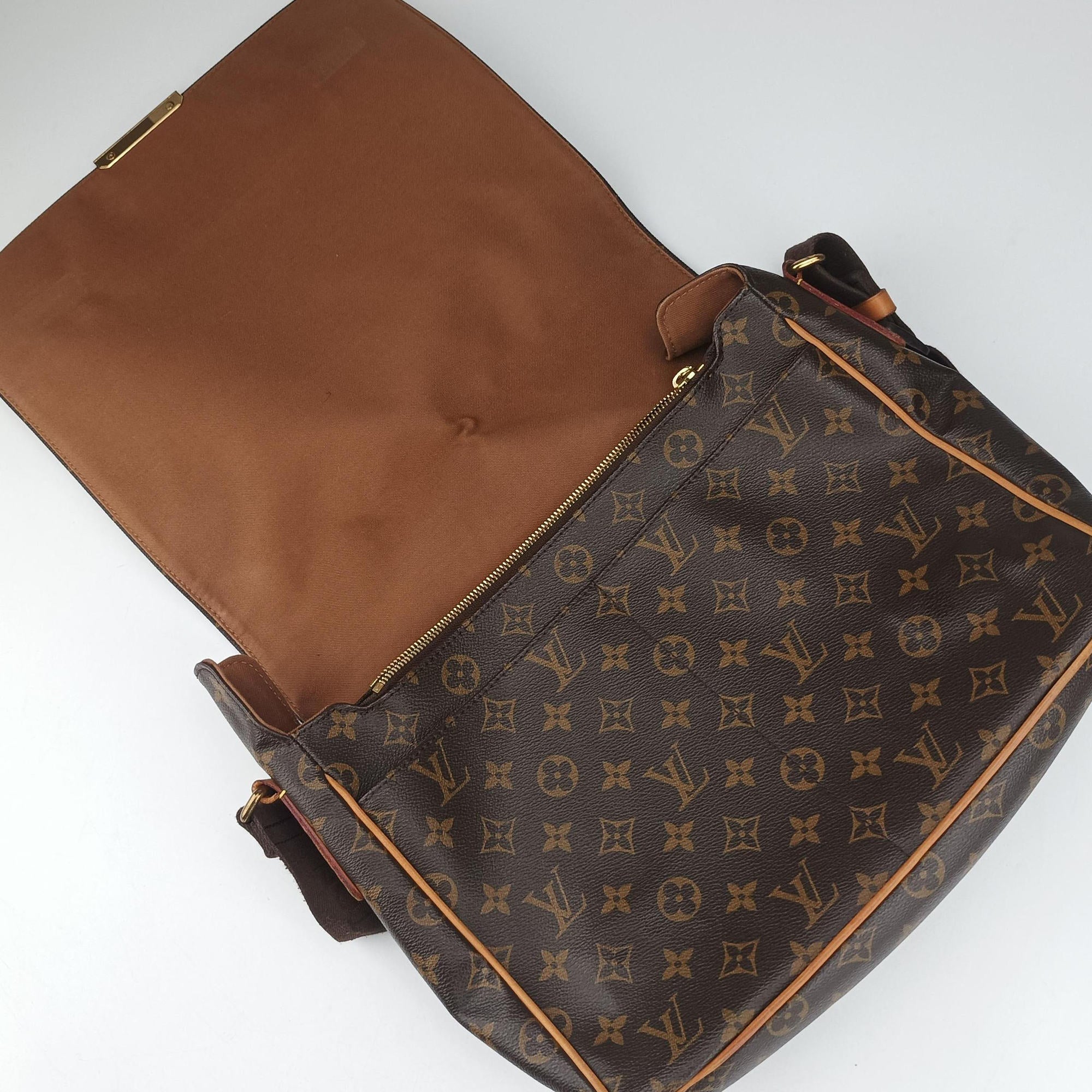 Pre-owned Louis Vuitton Abbesses Messenger MM brown Monogram canvas M97038 shoulderbag | stylenewstar