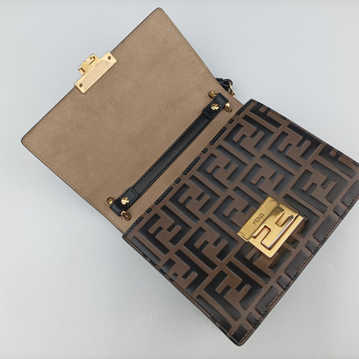 Secondhand Fendi Kan U Brown×black Leather 8M0417 shoulderbag | stylenewstar