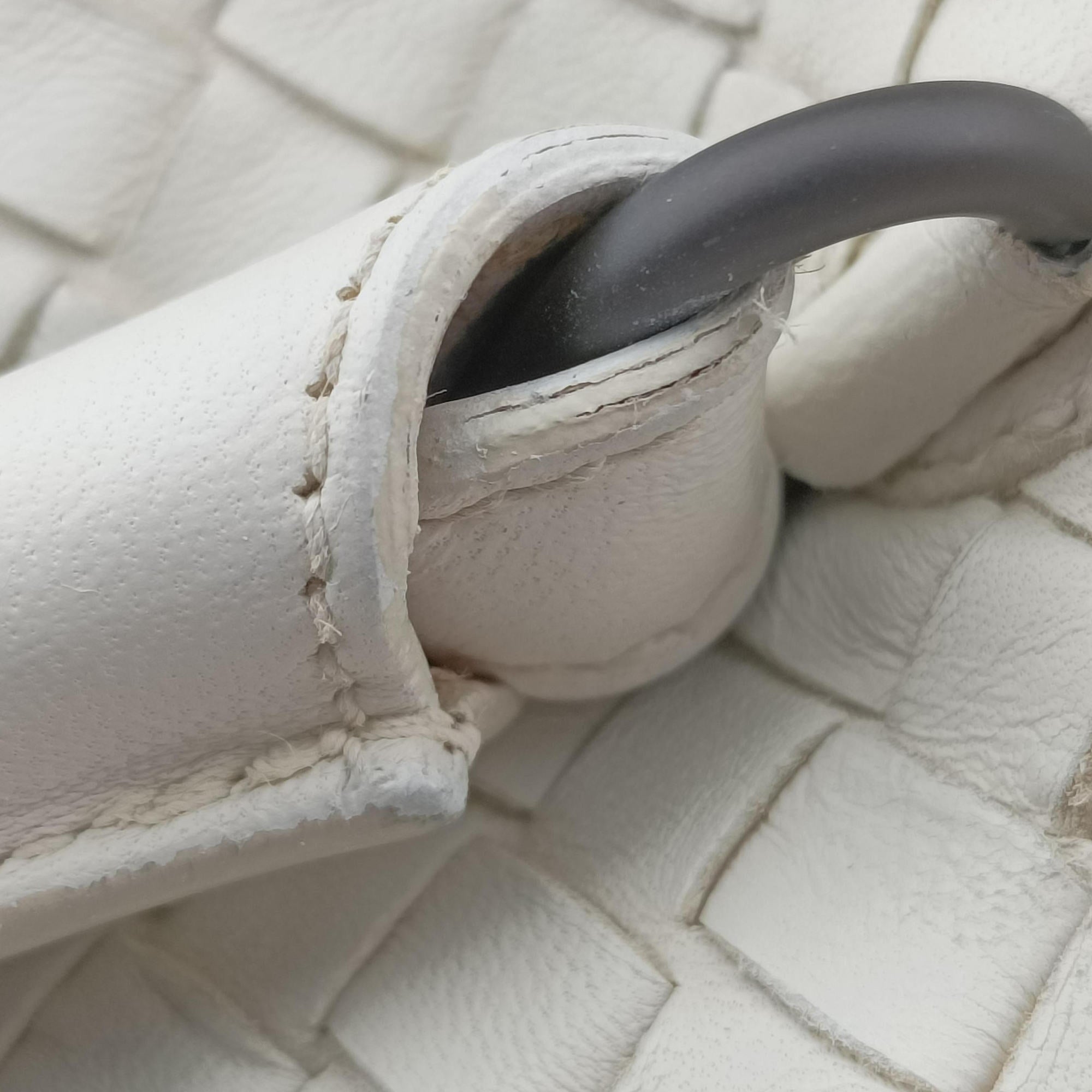 Pre-owned Bottega Veneta Intrecciato White lambskin  handbag | stylenewstar