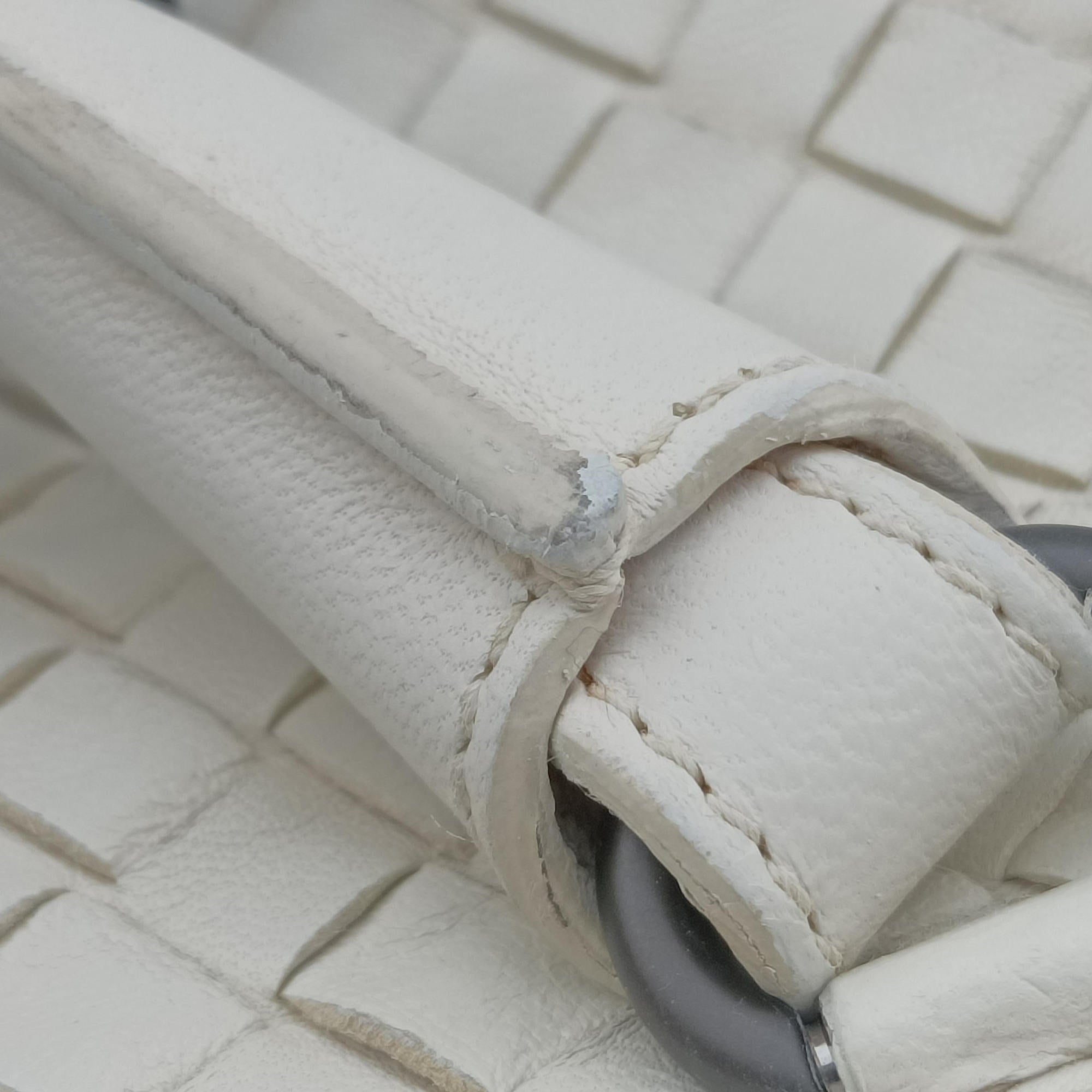 Pre-owned Bottega Veneta Intrecciato White lambskin  handbag | stylenewstar