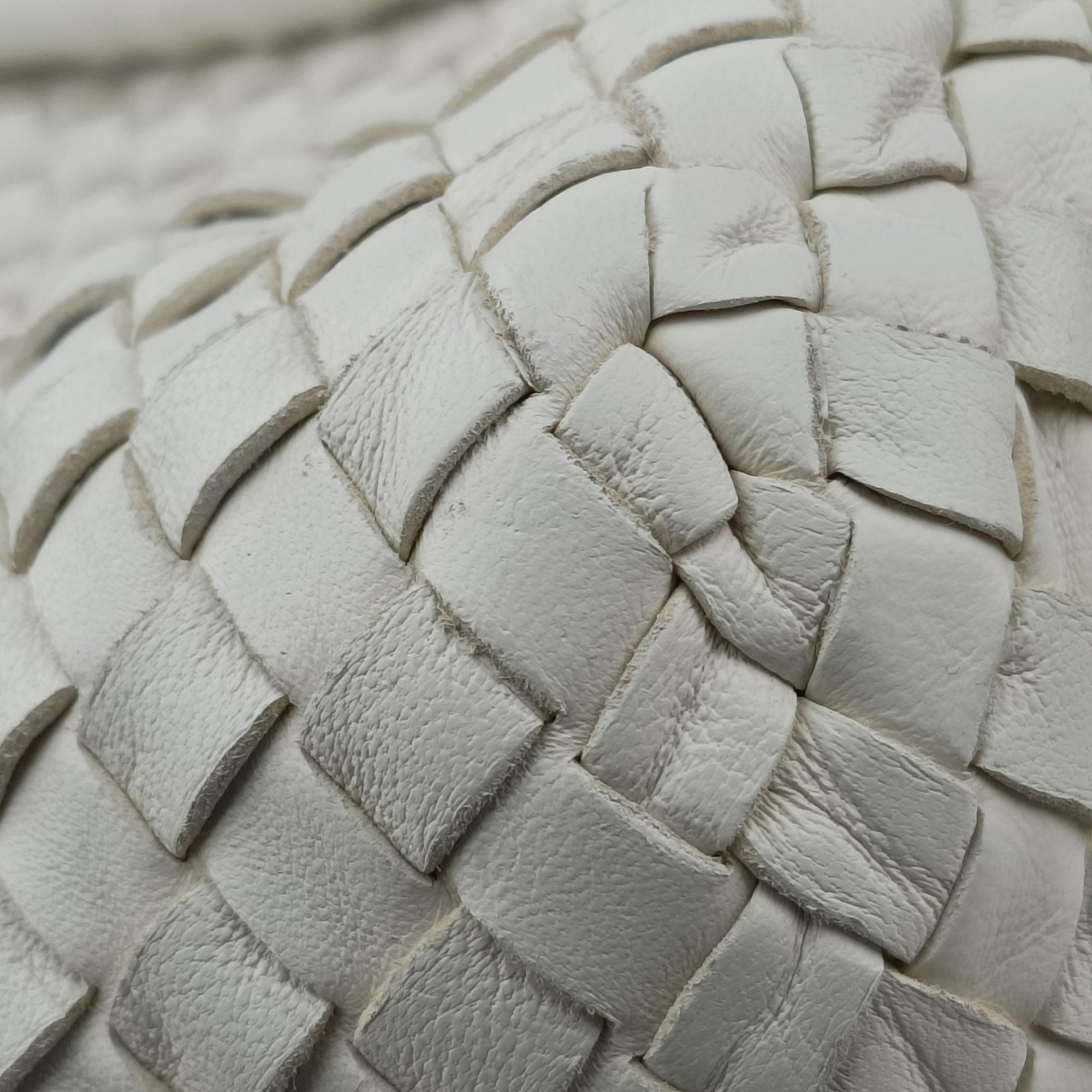 Pre-owned Bottega Veneta Intrecciato White lambskin  handbag | stylenewstar