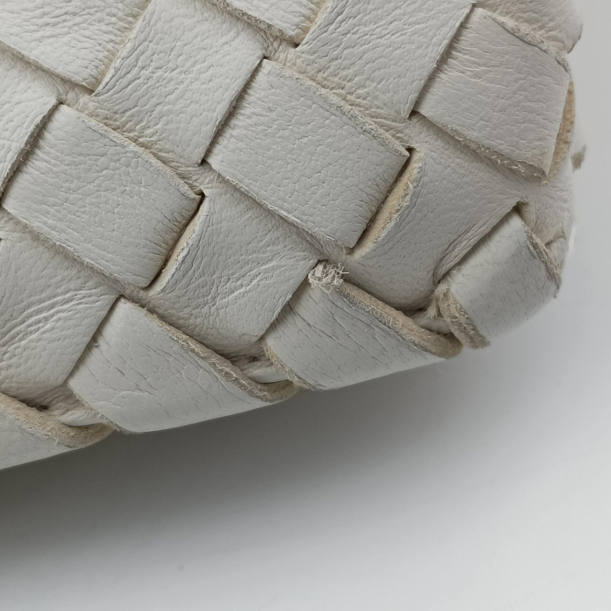 Pre-owned Bottega Veneta Intrecciato White lambskin  handbag | stylenewstar