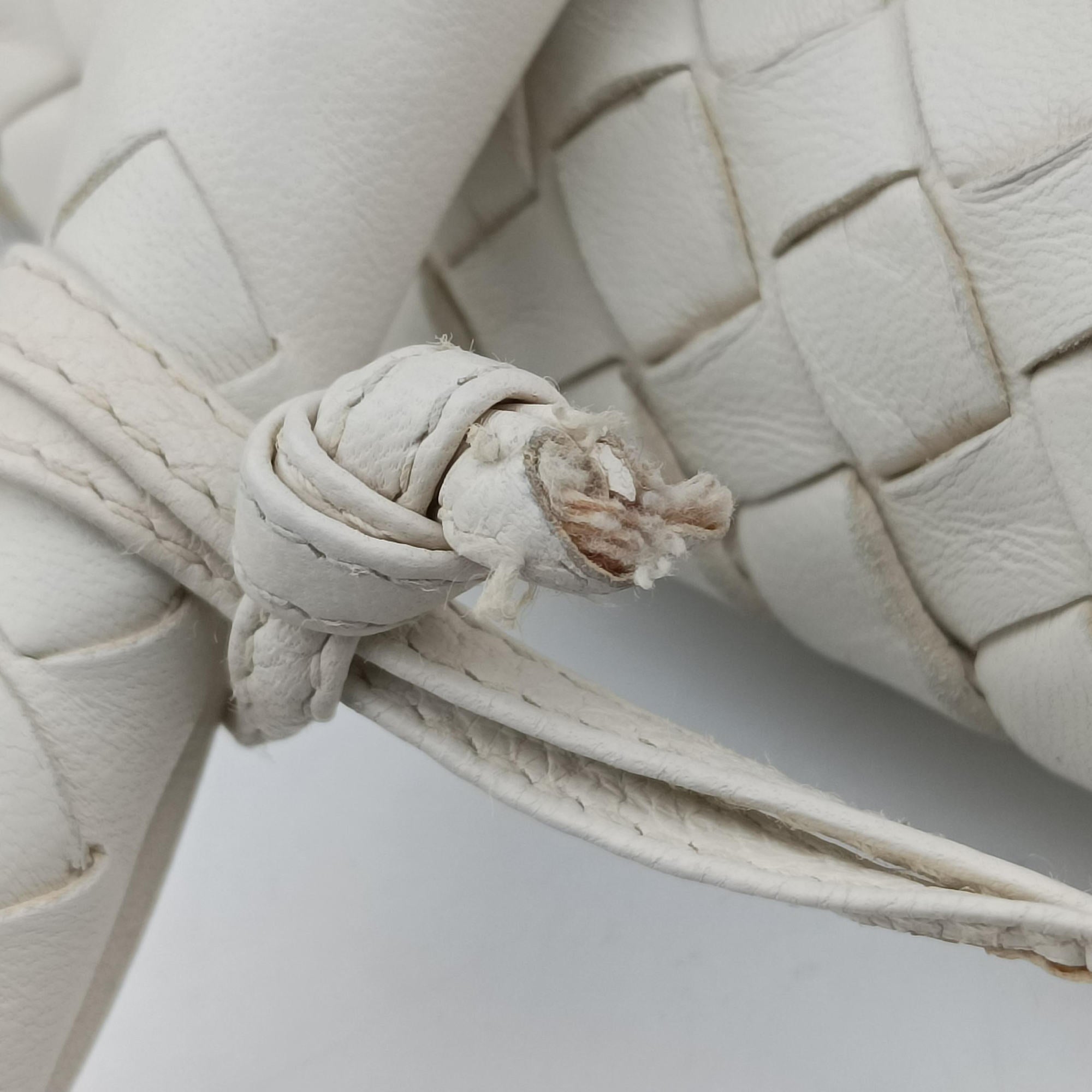 Pre-owned Bottega Veneta Intrecciato White lambskin  handbag | stylenewstar