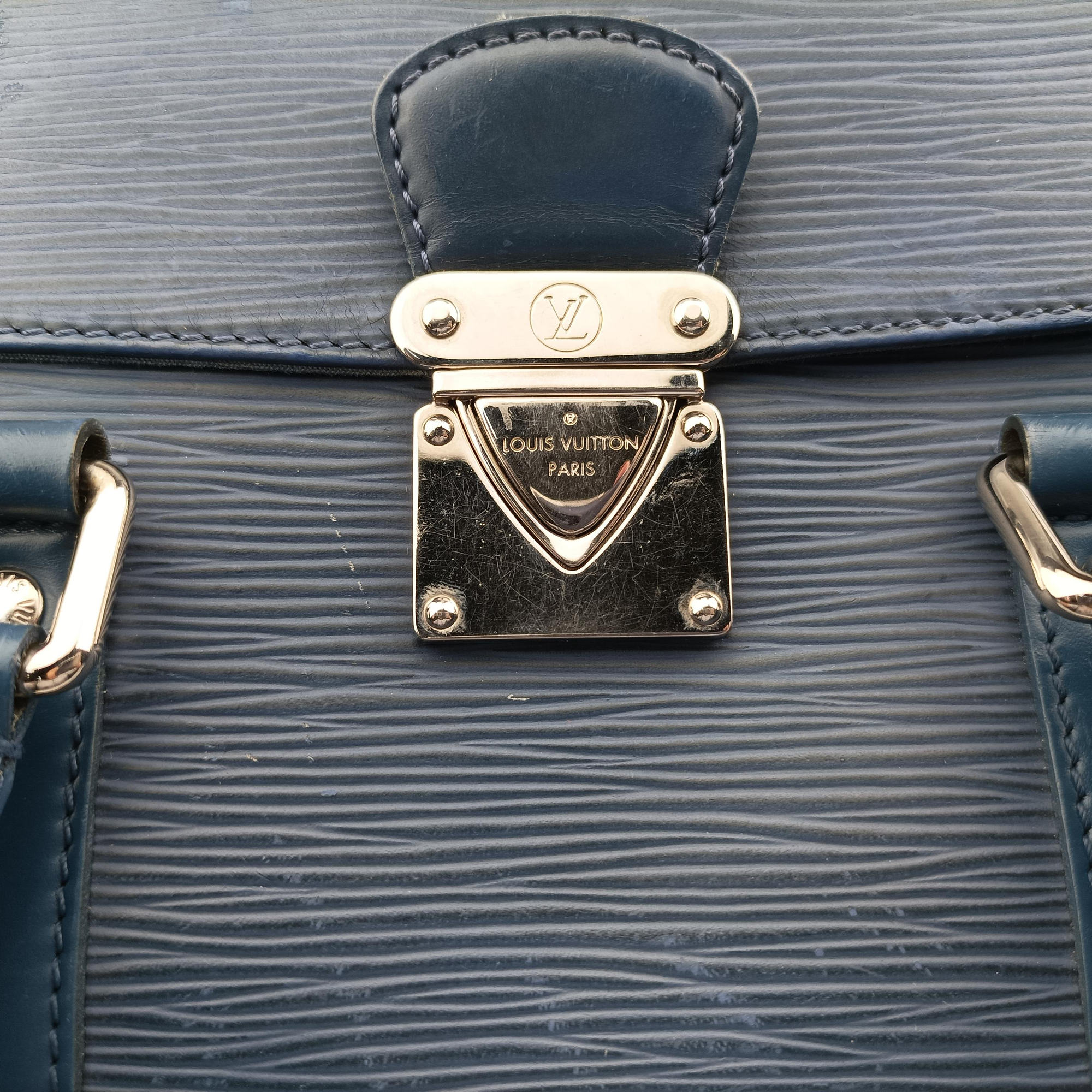 Pre-owned Louis Vuitton Segur PM Myrtille Epi M5882G handbag | stylenewstar