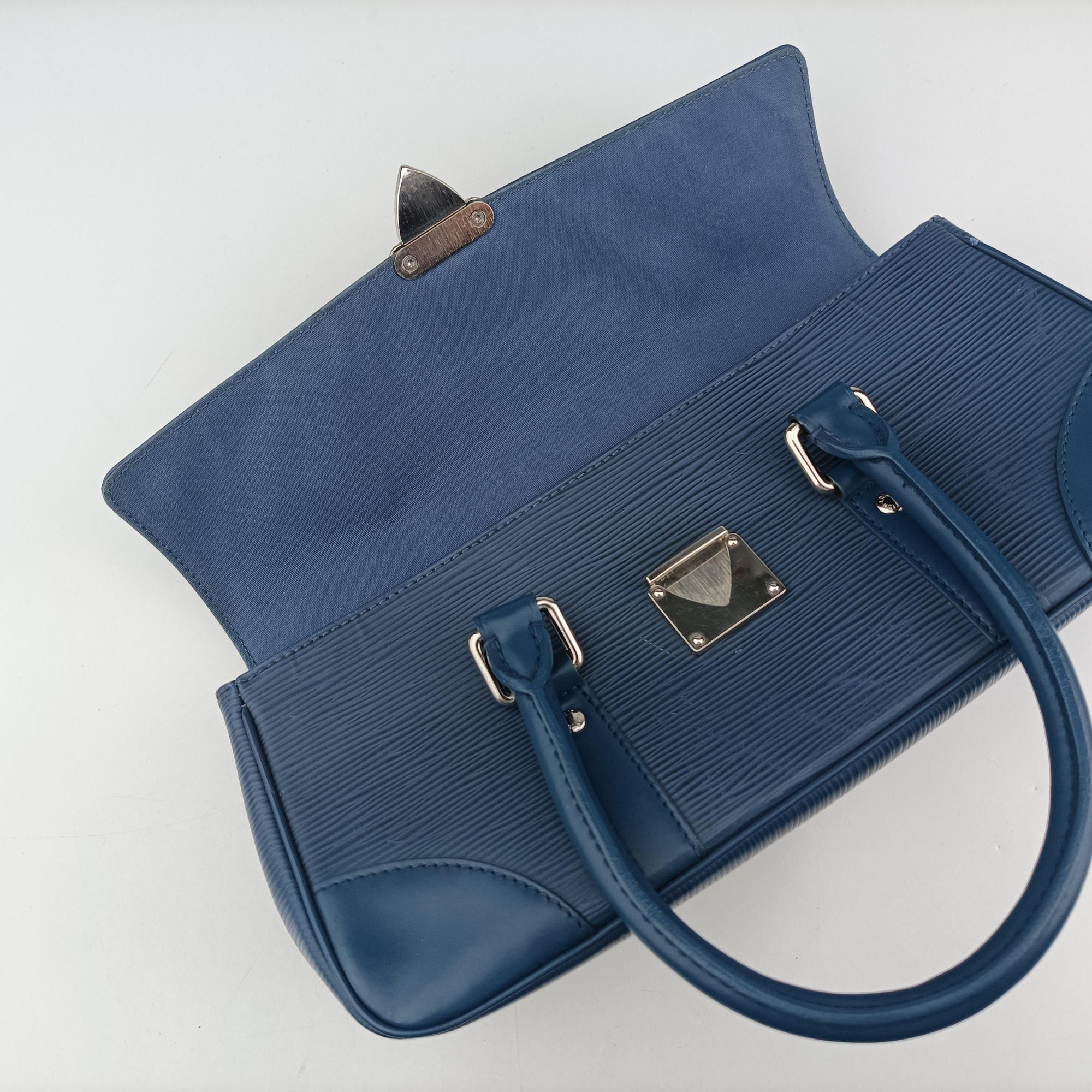 Pre-owned Louis Vuitton Segur PM Myrtille Epi M5882G handbag | stylenewstar