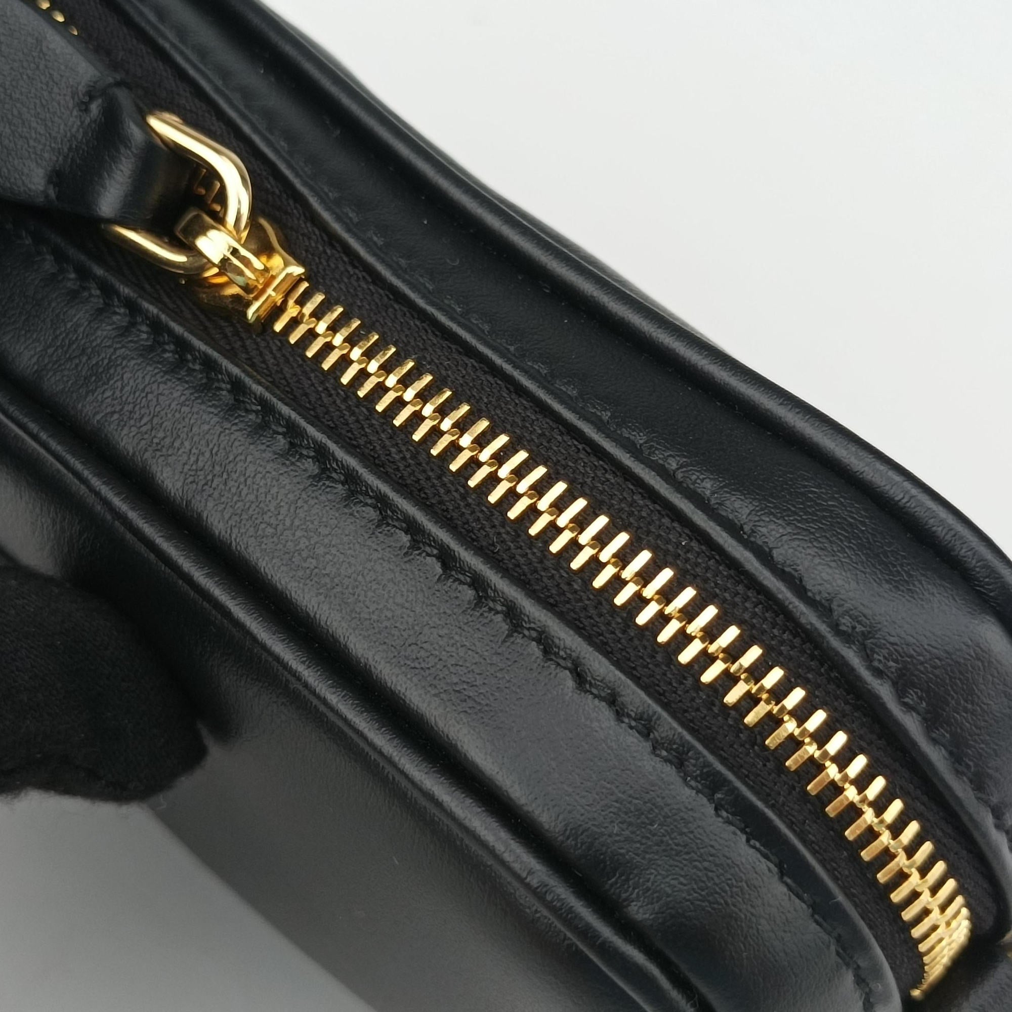 Pre-owned Miu Miu Logo belt Black leather  bum bag/waist bag | stylenewstar