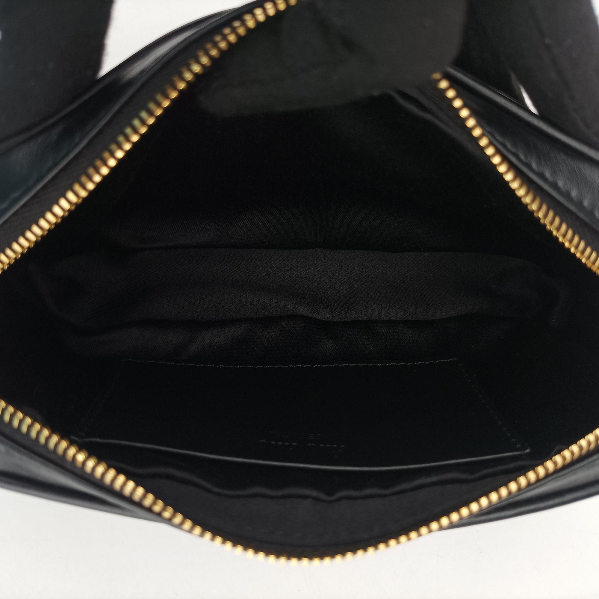 Pre-owned Miu Miu Logo belt Black leather  bum bag/waist bag | stylenewstar