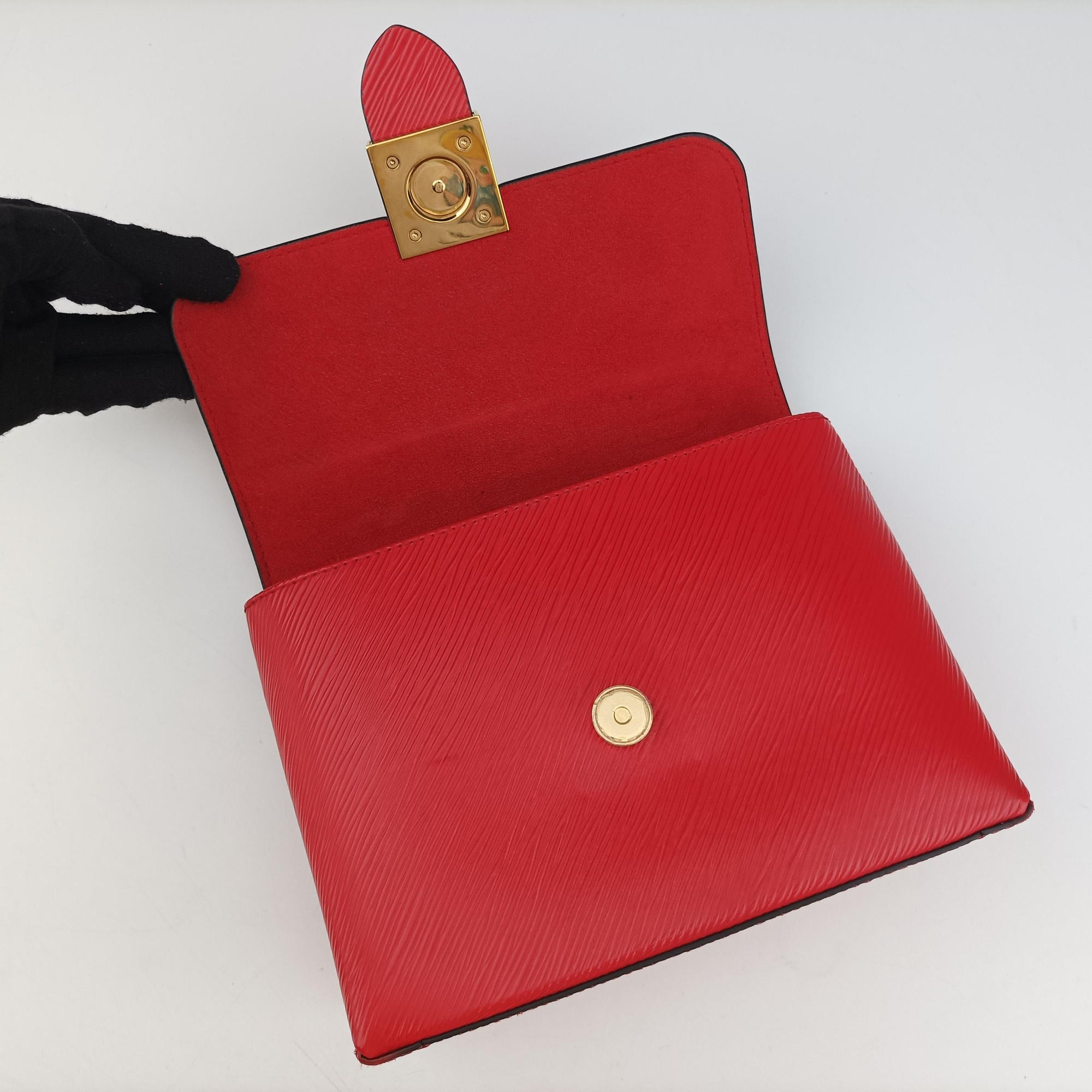 Pre-owned Louis Vuitton Locky BB Red Epi M53239 shoulderbag | stylenewstar