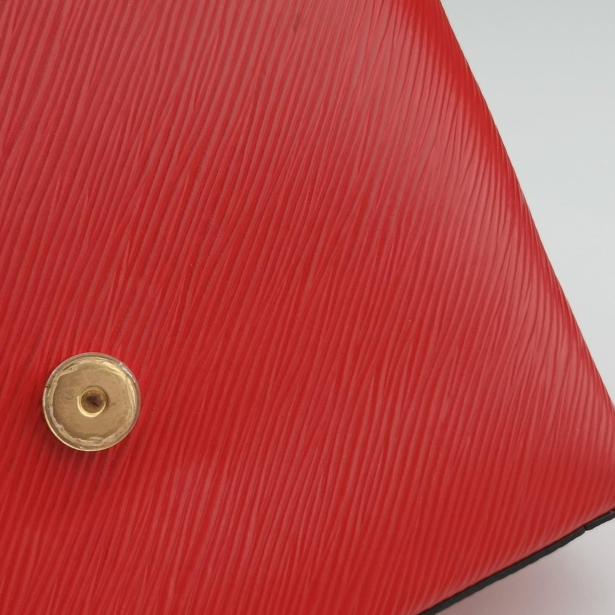Pre-owned Louis Vuitton Locky BB Red Epi M53239 shoulderbag | stylenewstar