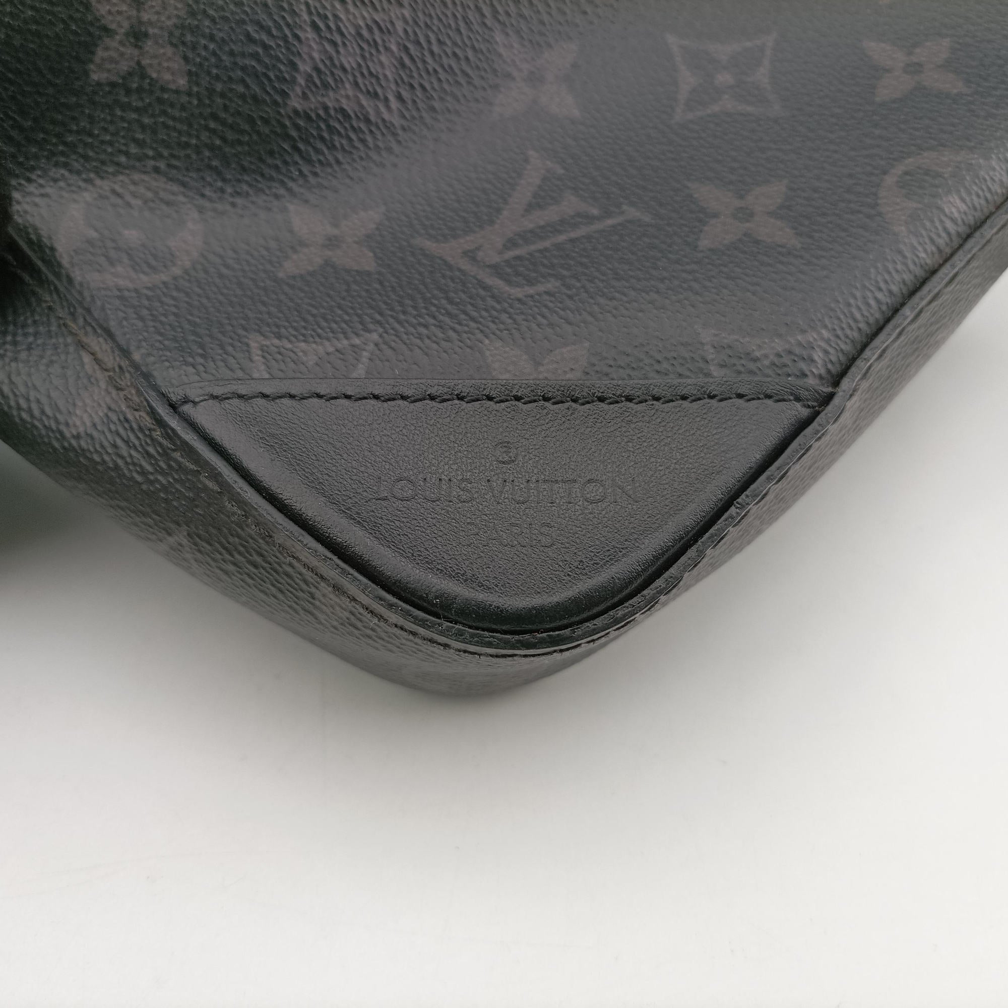 Pre-owned Louis Vuitton Trio Messenger black Monogram Eclipse Reverse M69443 shoulderbag | stylenewstar