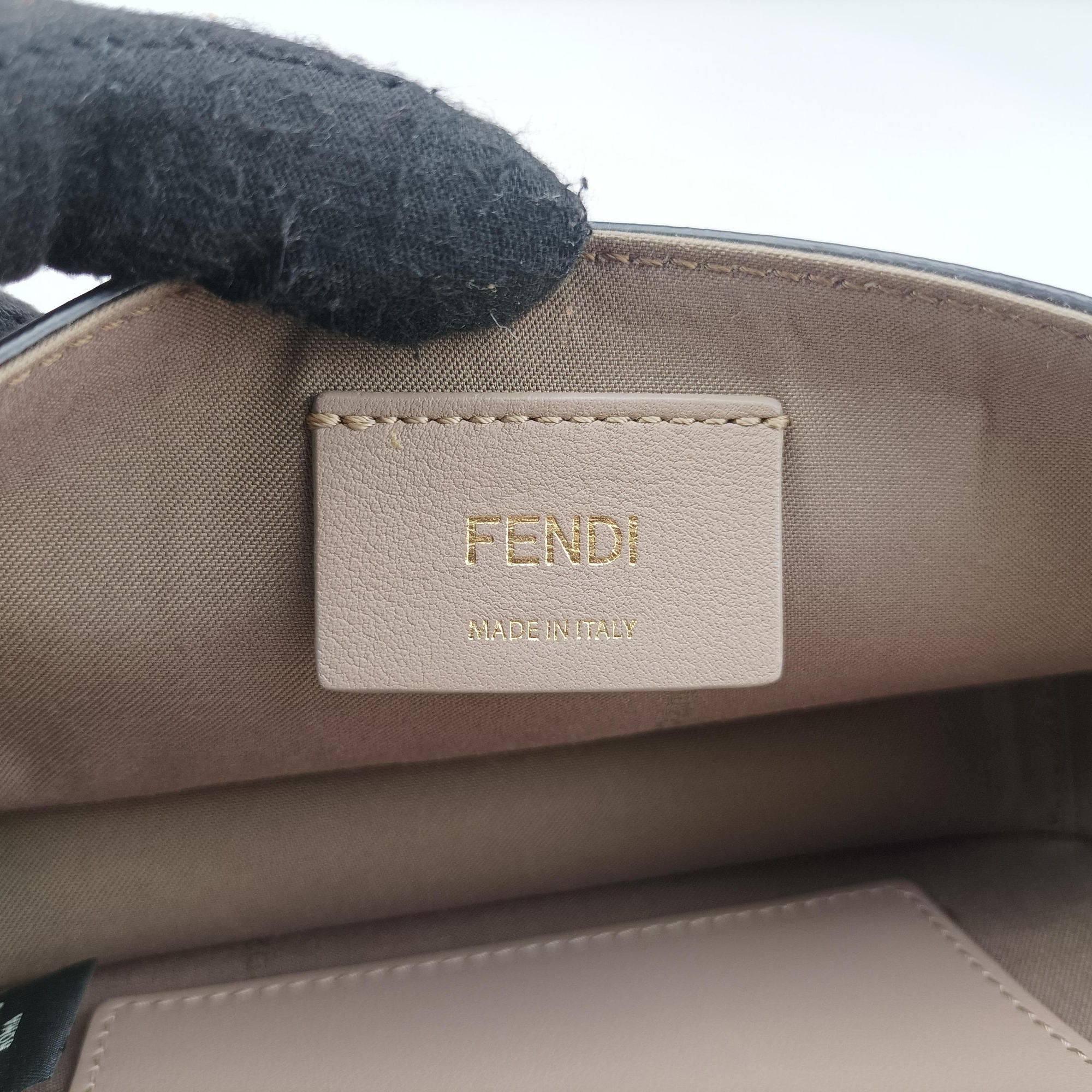 Pre-owned Fendi F is Beige Leather 8BM005 shoulderbag | stylenewstar