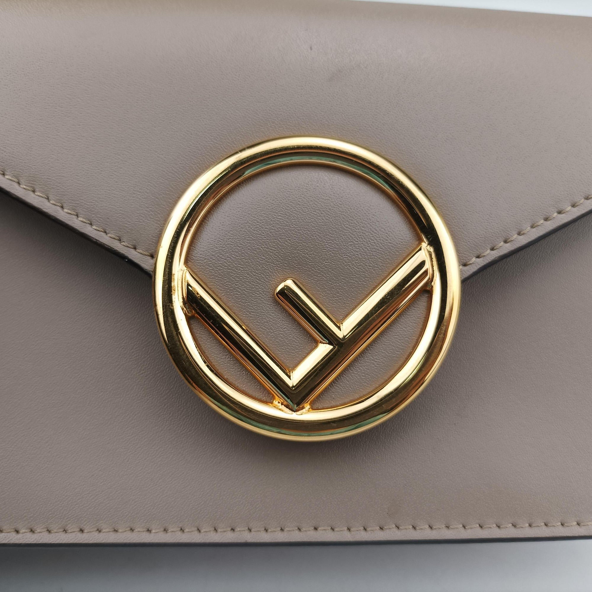 Pre-owned Fendi F is Beige Leather 8BM005 shoulderbag | stylenewstar