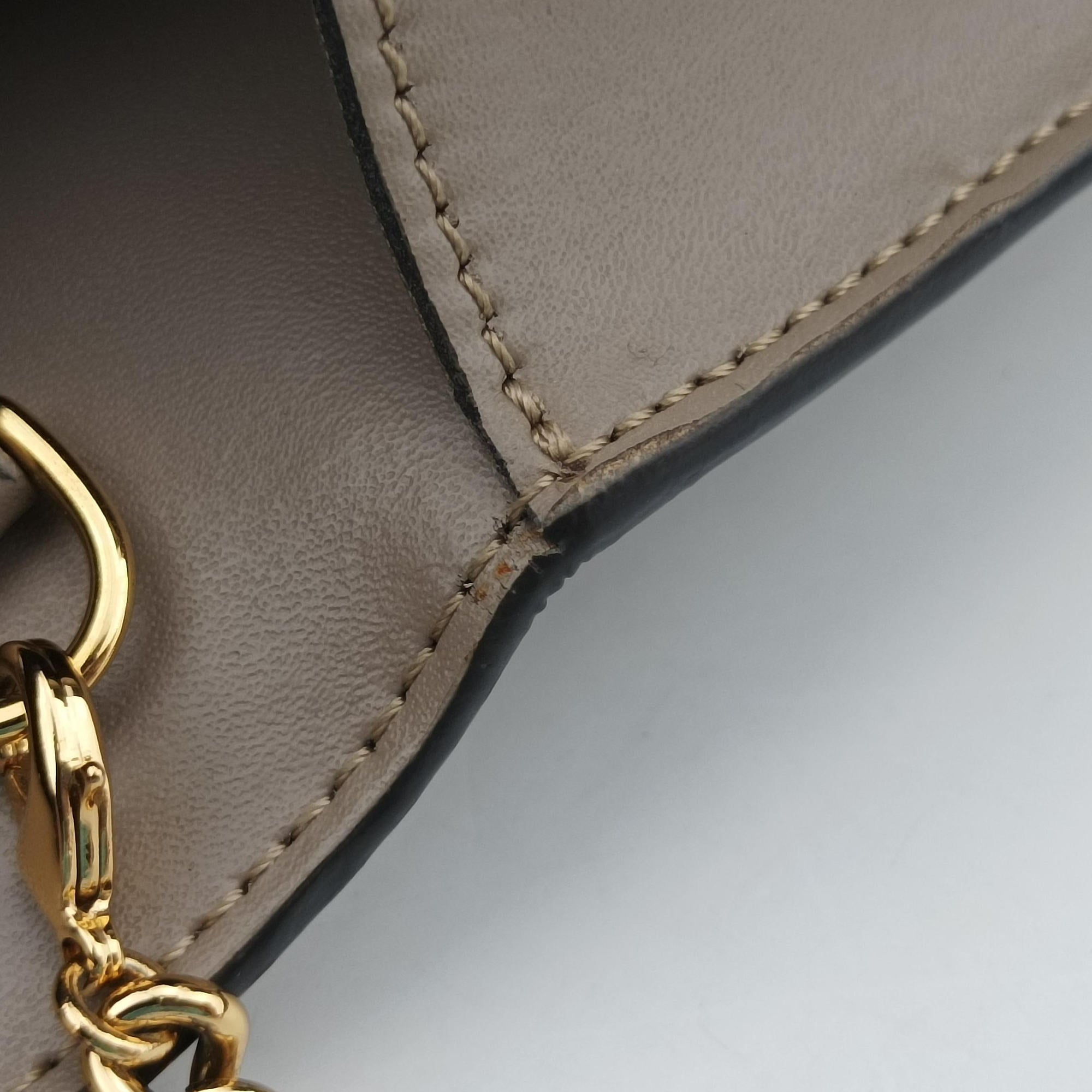 Pre-owned Fendi F is Beige Leather 8BM005 shoulderbag | stylenewstar