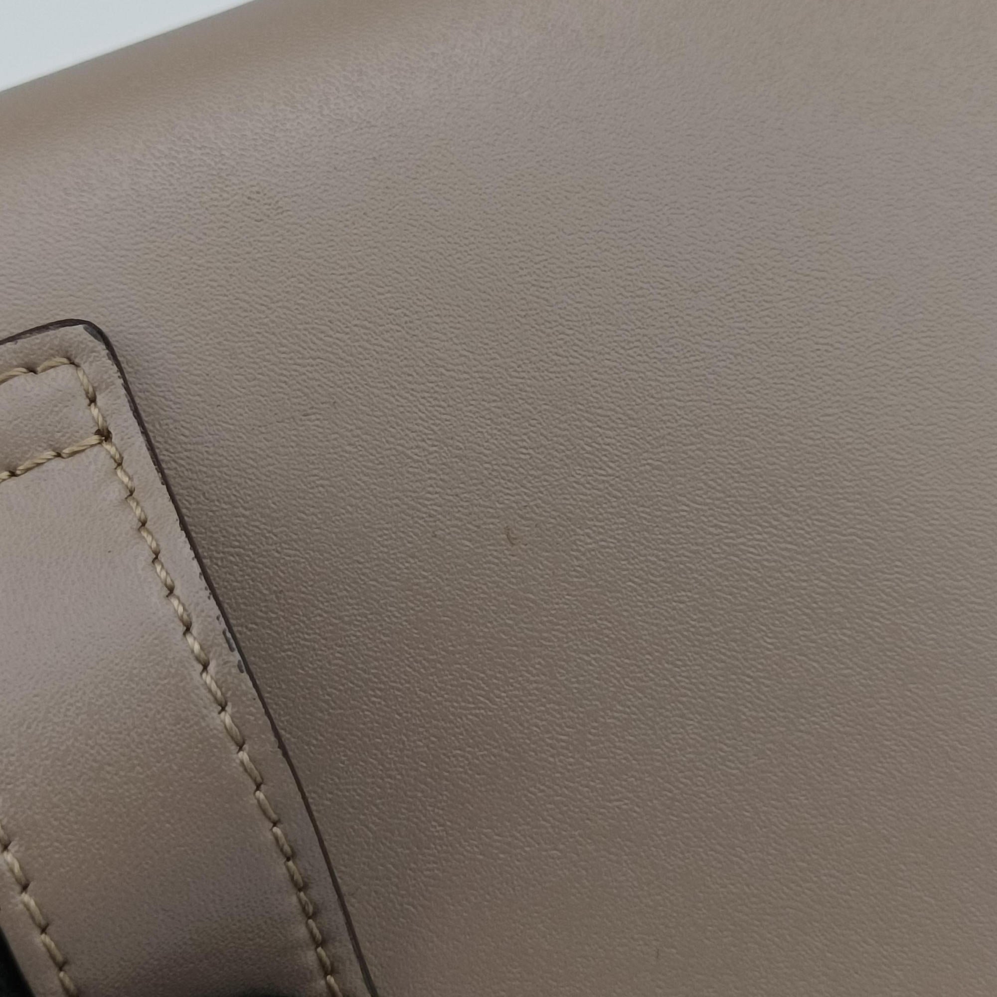Pre-owned Fendi F is Beige Leather 8BM005 shoulderbag | stylenewstar