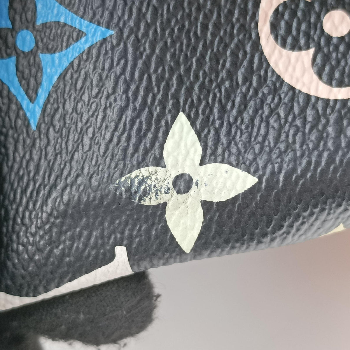 Pre-owned Louis Vuitton URSULA Noir Monogram Multicolor M40124 handbag | stylenewstar