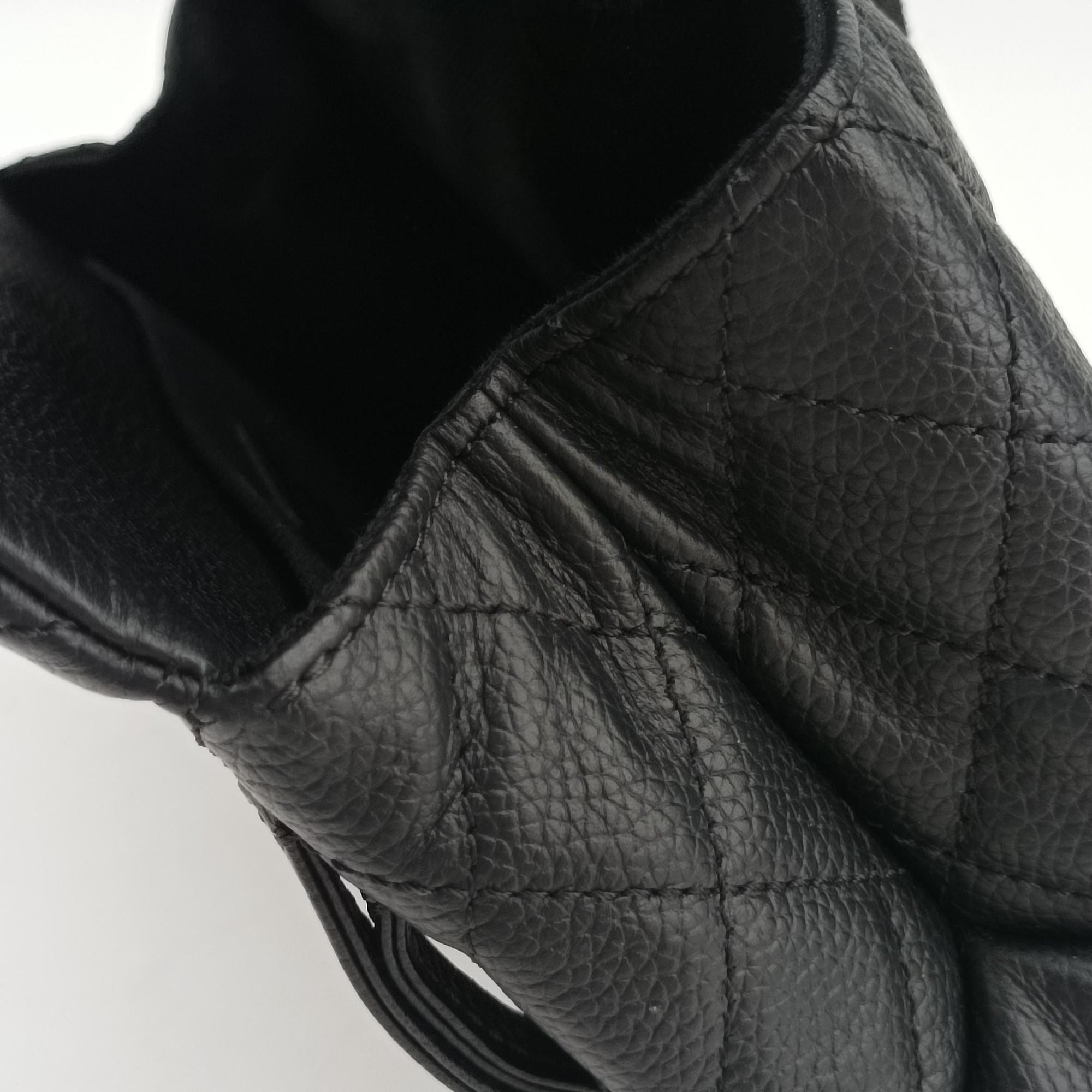 Secondhand Chanel Matelasse 2.55 Black Leather U48753 bum bag/waist bag | stylenewstar
