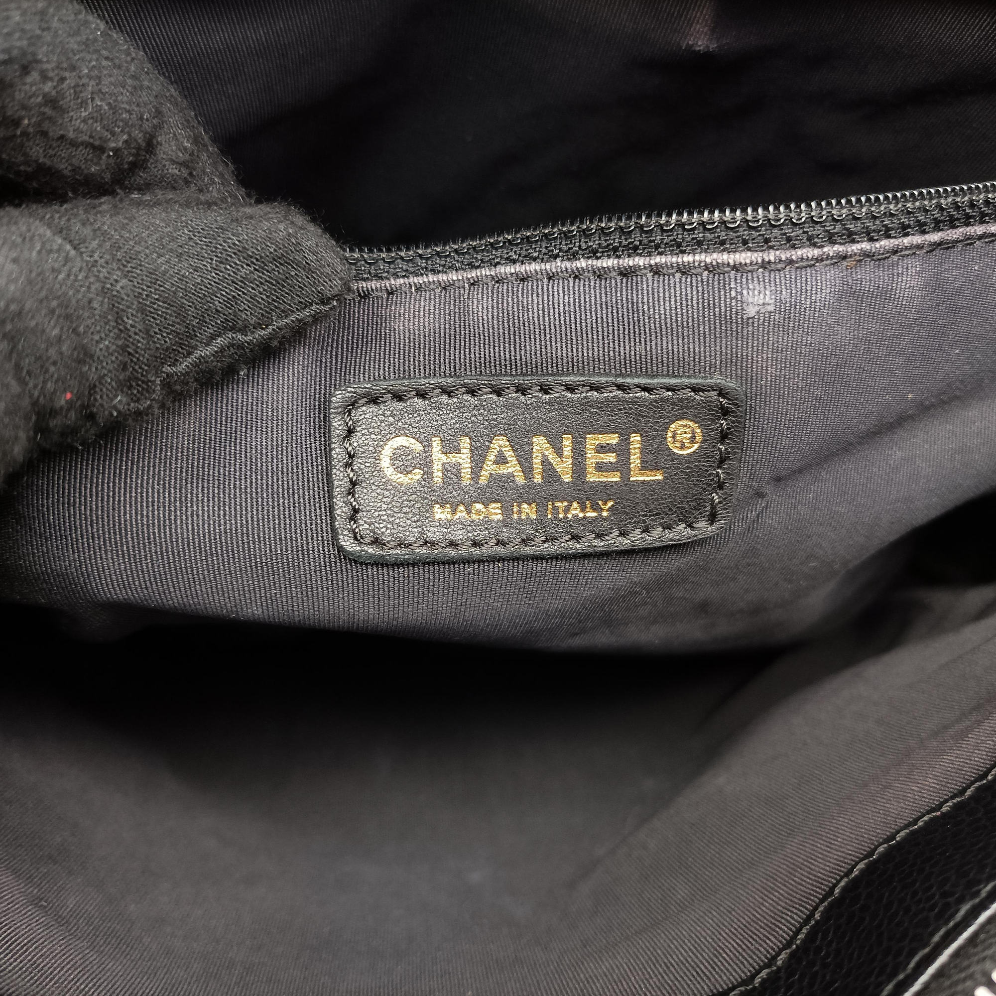 Pre-owned Chanel Matelasse Cocomark GST Black caviar skin A20995 shoulderbag | stylenewstar
