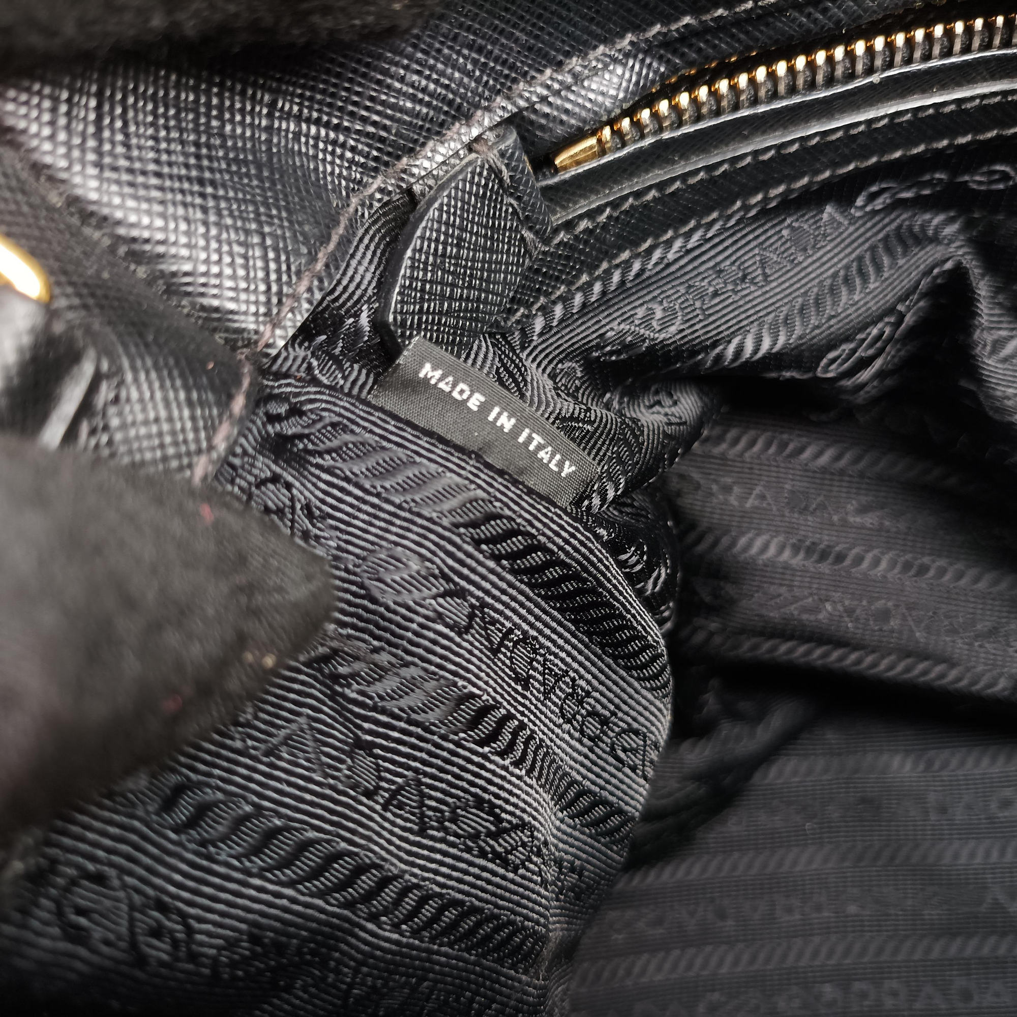 Vintage Prada Galleria Black SAFFIANO Leather BN2274 shoulderbag | stylenewstar