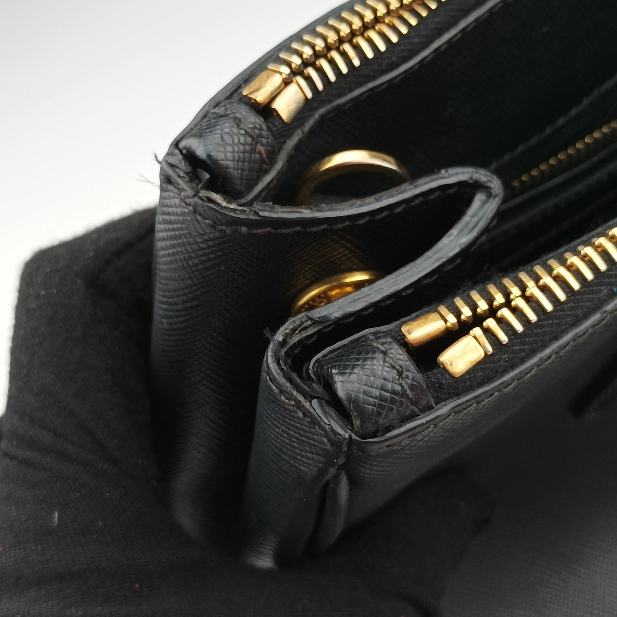 Vintage Prada Galleria Black SAFFIANO Leather BN2274 shoulderbag | stylenewstar
