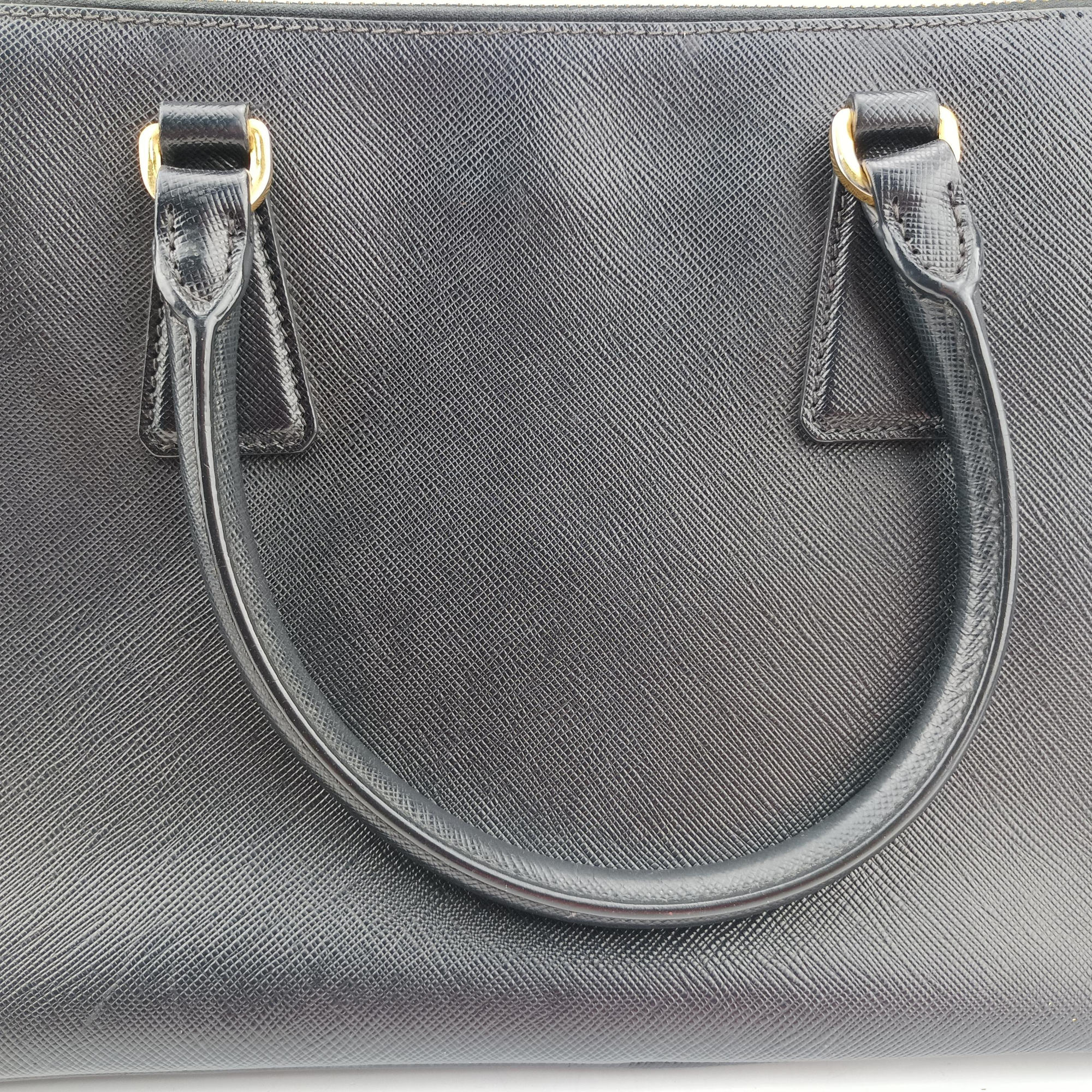 Vintage Prada Galleria Black SAFFIANO Leather BN2274 shoulderbag | stylenewstar
