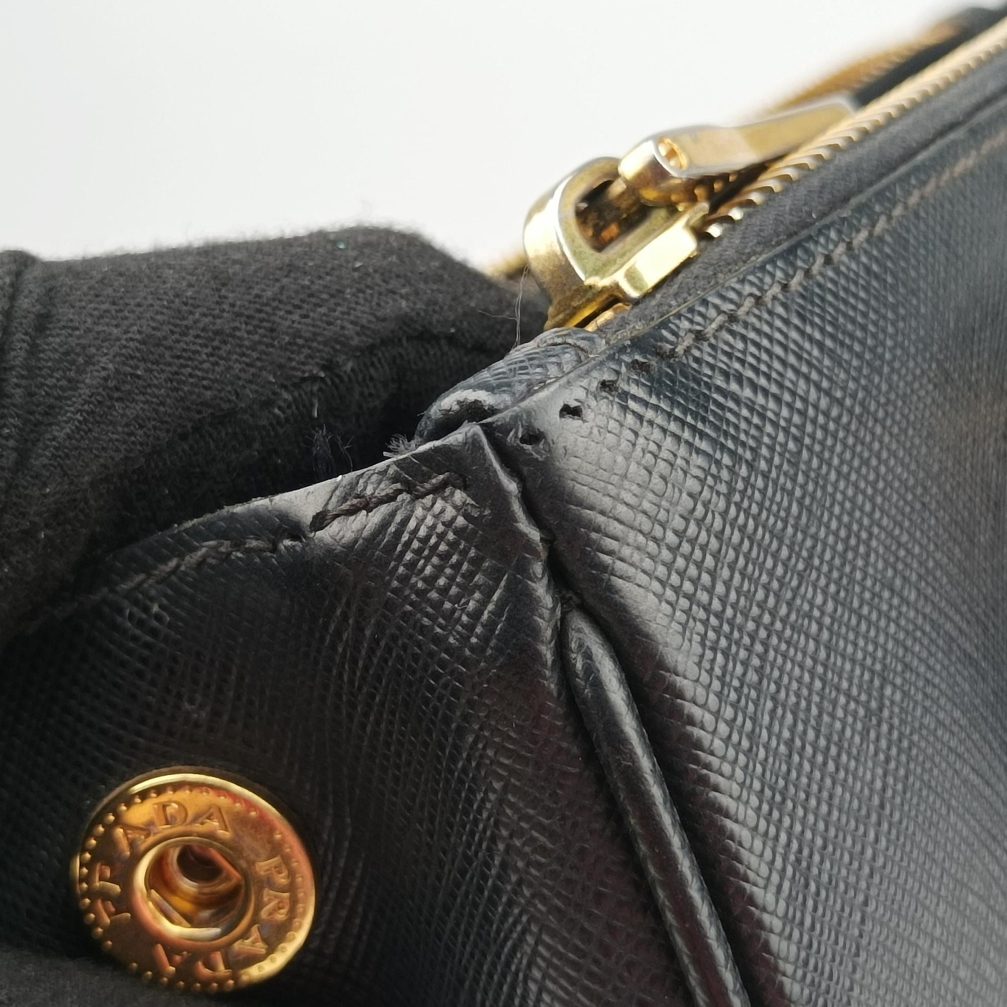 Vintage Prada Galleria Black SAFFIANO Leather BN2274 shoulderbag | stylenewstar