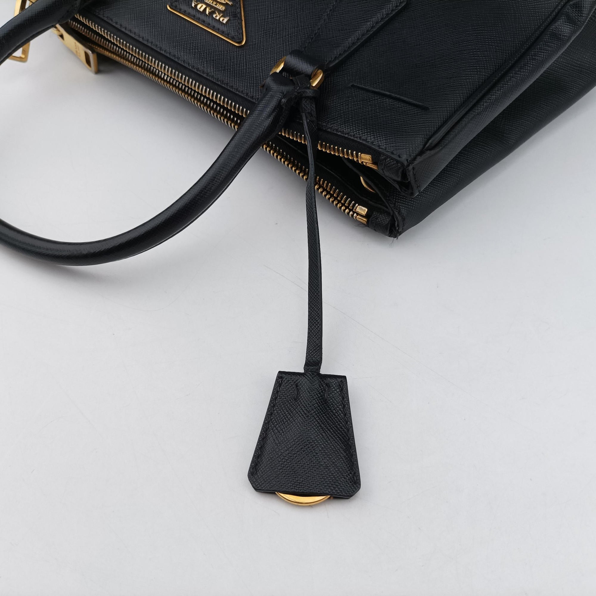 Vintage Prada Galleria Black SAFFIANO Leather BN2274 shoulderbag | stylenewstar
