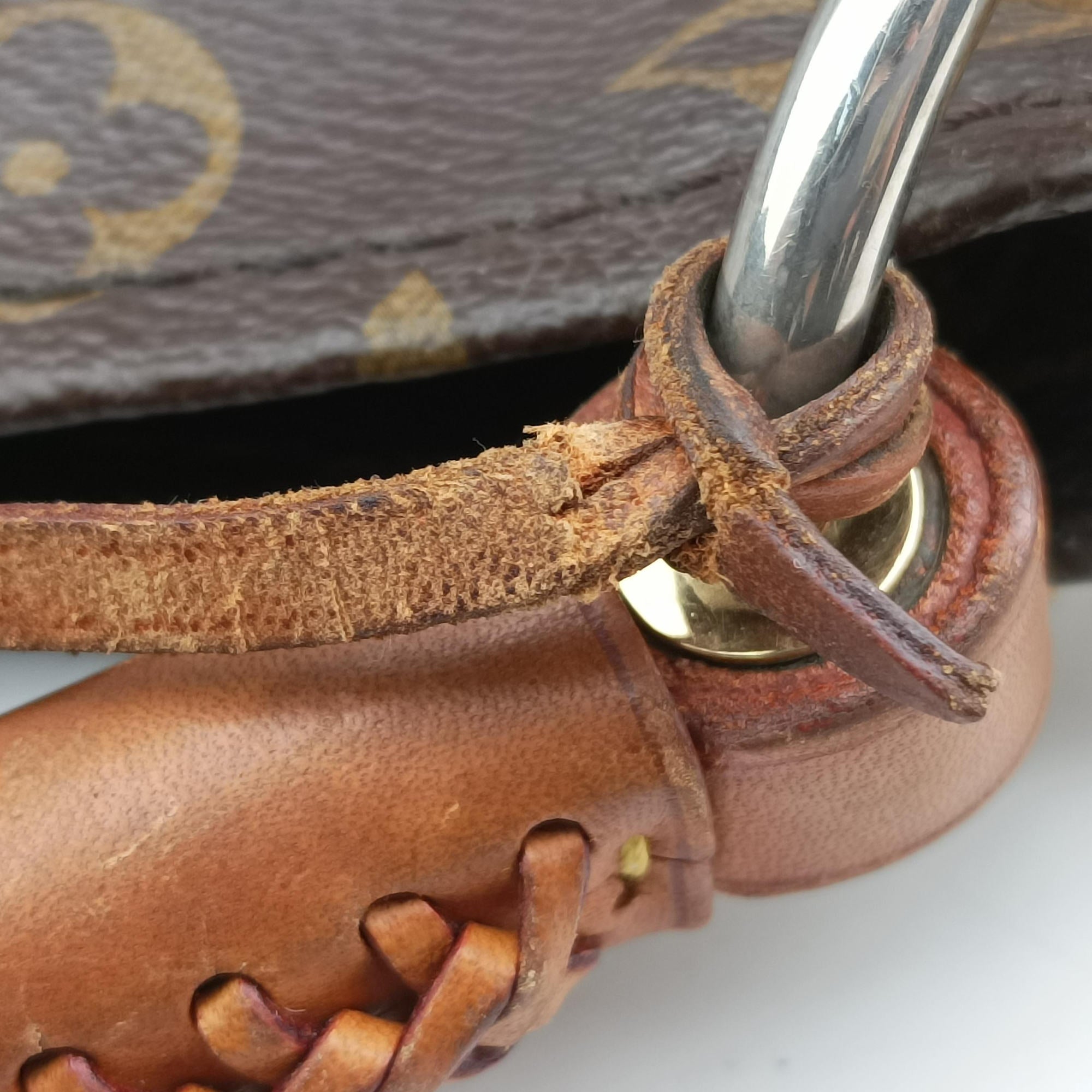 Pre-owned Louis Vuitton ARTSY GM Brown Monogram Canvas M40259 shoulderbag | stylenewstar