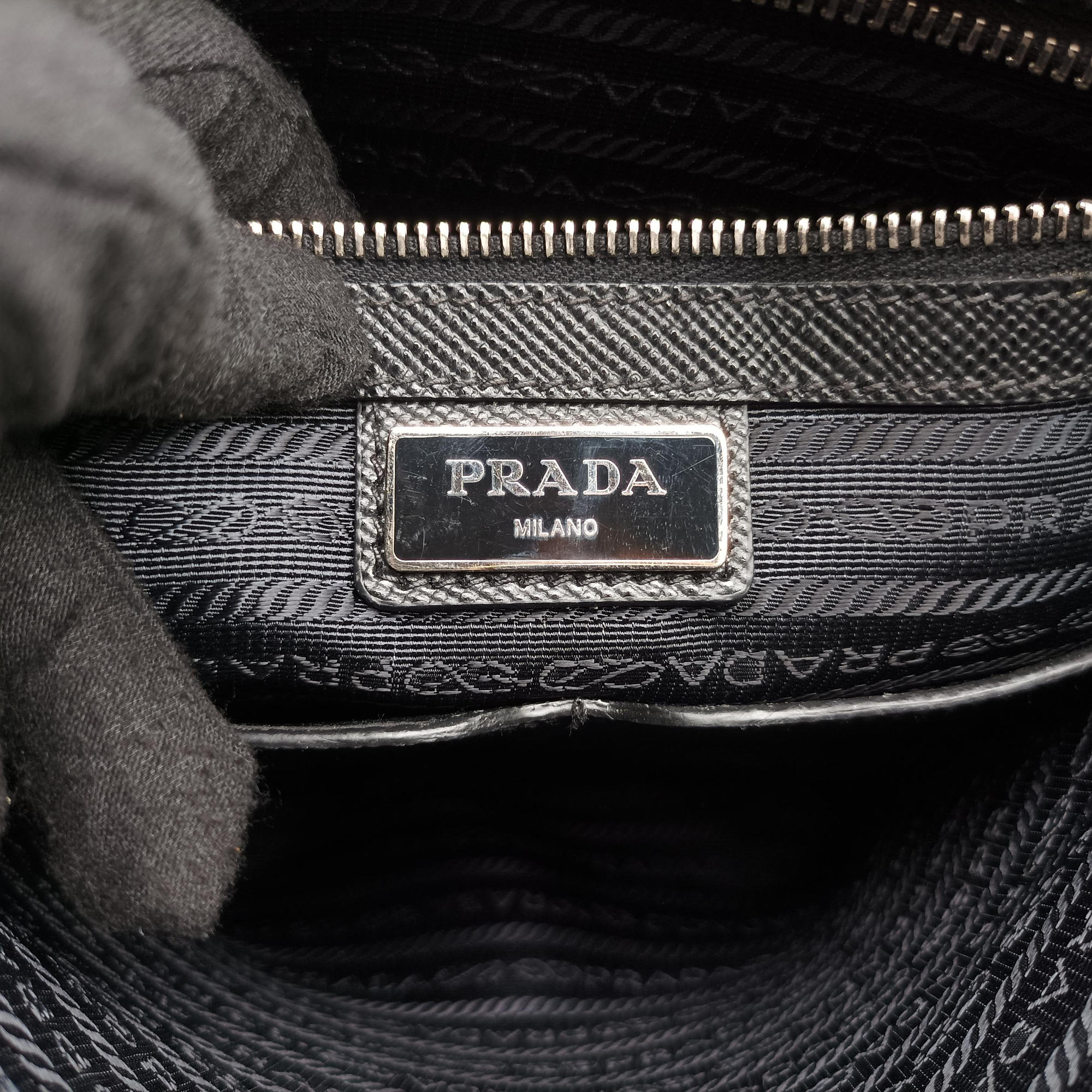 Secondhand Prada Messenger Black Saffiano leather 2VH004 crossbodybag | stylenewstar